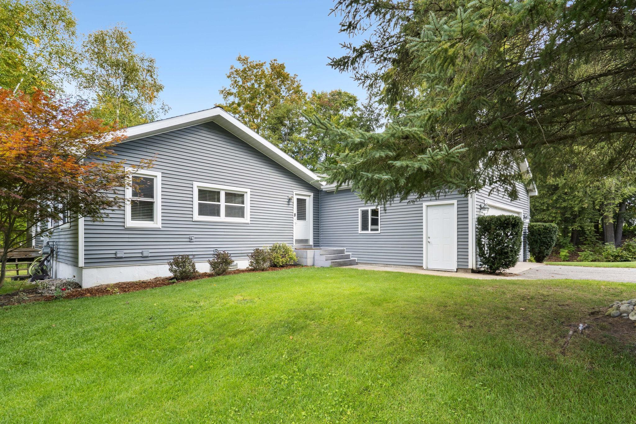 Photo 2 of Single family home for sale at 711 Brackel Point Dr, Traverse City, MI 49685 | MLS# 78080074242 | Listing updated on 2026-10-06
