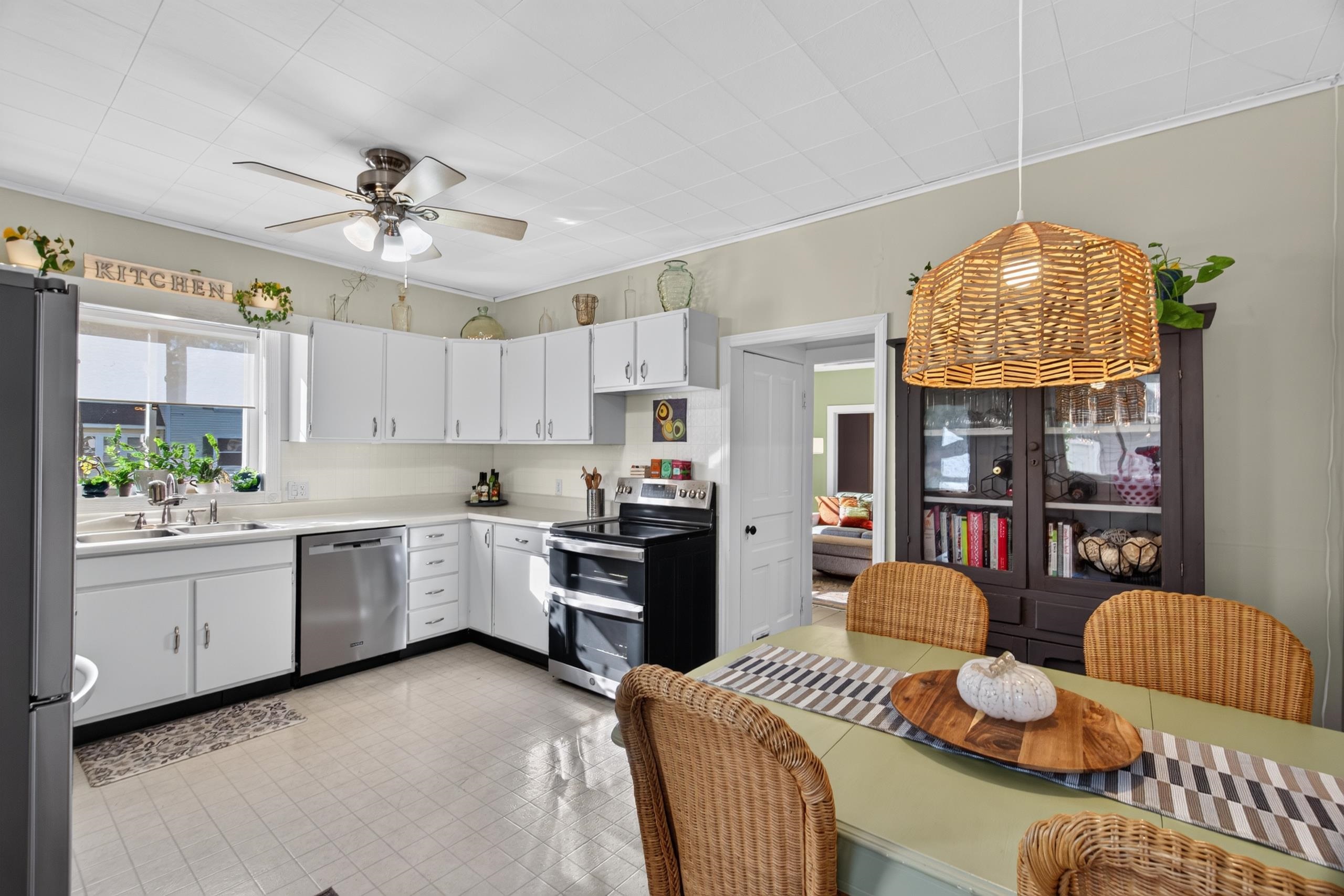 Photo 2 of Single family home for sale at 828 E 8th Street, Traverse City, MI 49686 | MLS# 78080074257 | Listing updated on 2026-10-06