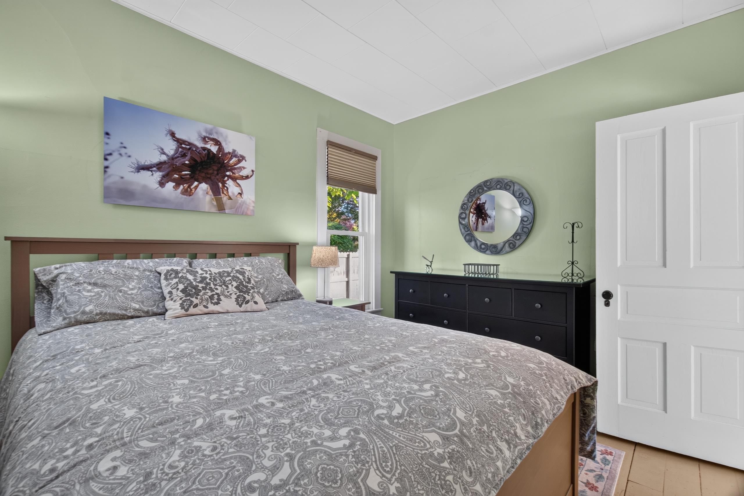 Photo 3 of Single family home for sale at 828 E 8th Street, Traverse City, MI 49686 | MLS# 78080074257 | Listing updated on 2026-10-06