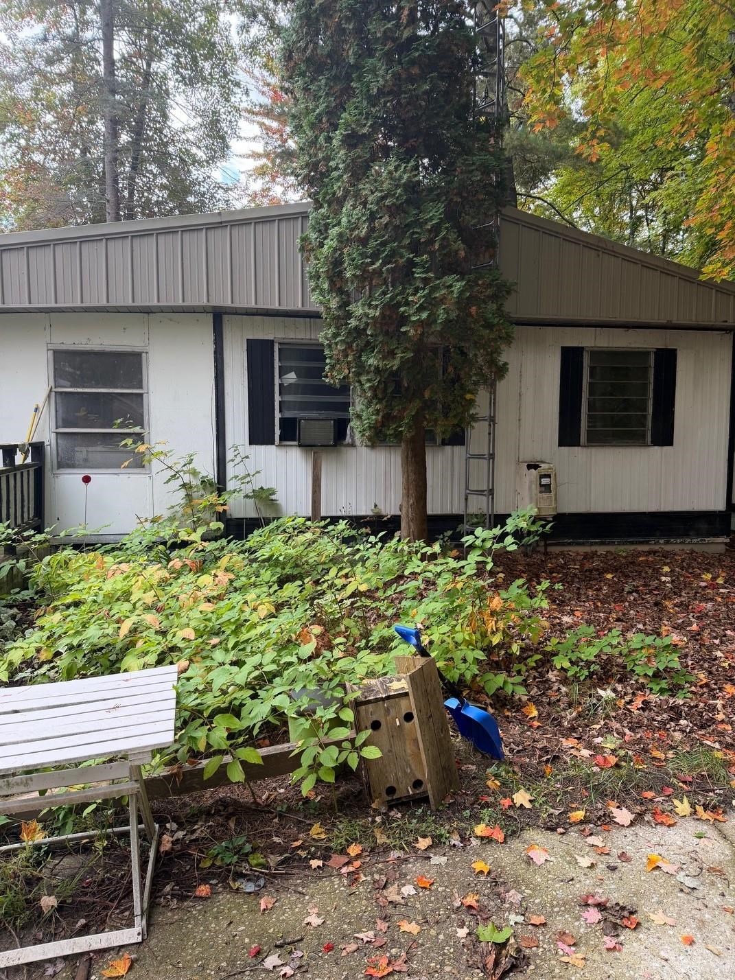 Photo 2 of Single family home for sale at 1960 S Pavilion Dr, Lake City, MI 49651 | MLS# 78080074262 | Listing updated on 2026-10-06