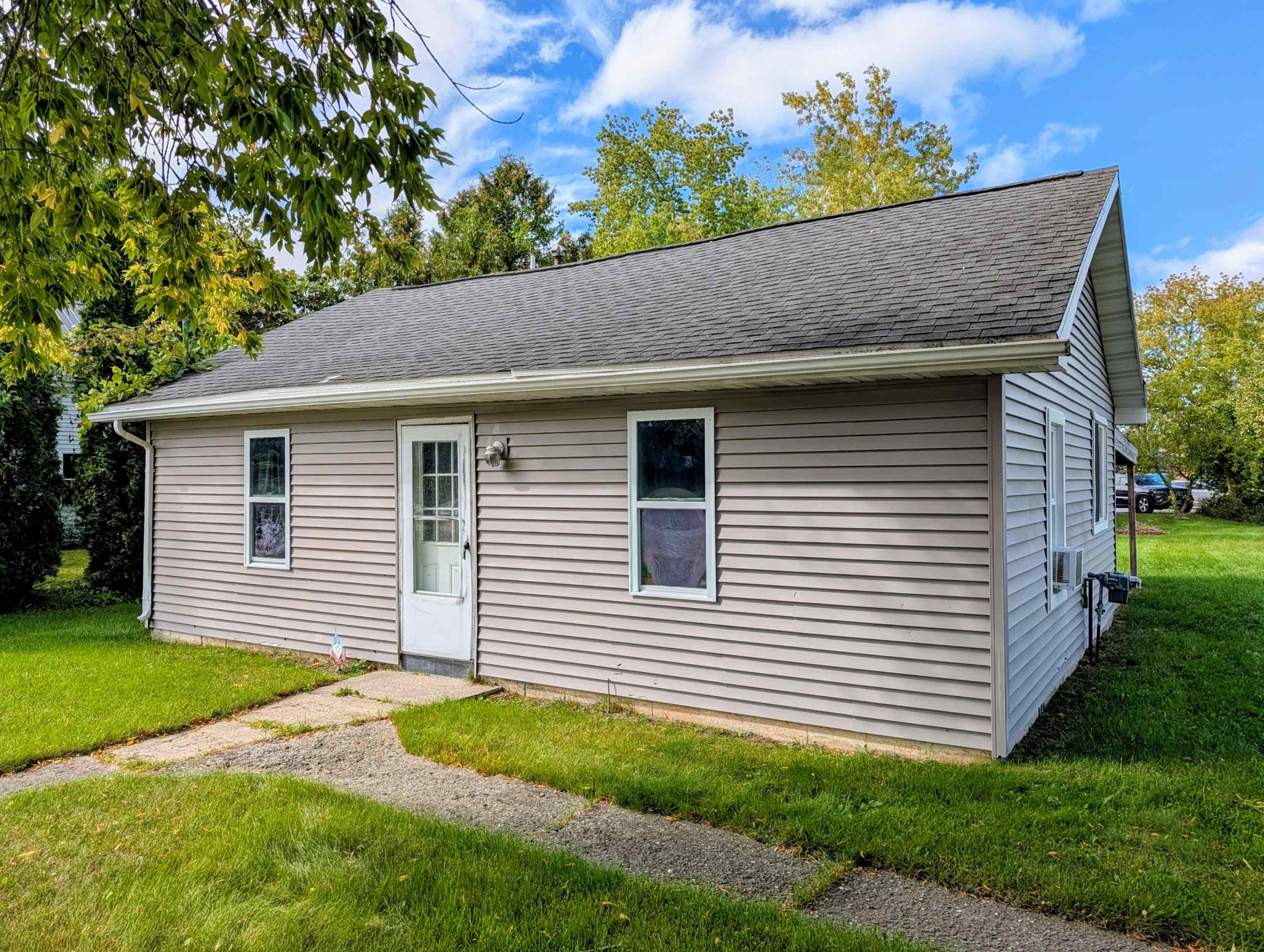 Photo 1 of Single family home for sale at 233 N Mackinaw Rd, Au Gres, MI 48703 | MLS# 77080074267 | Listing updated on 2026-10-06