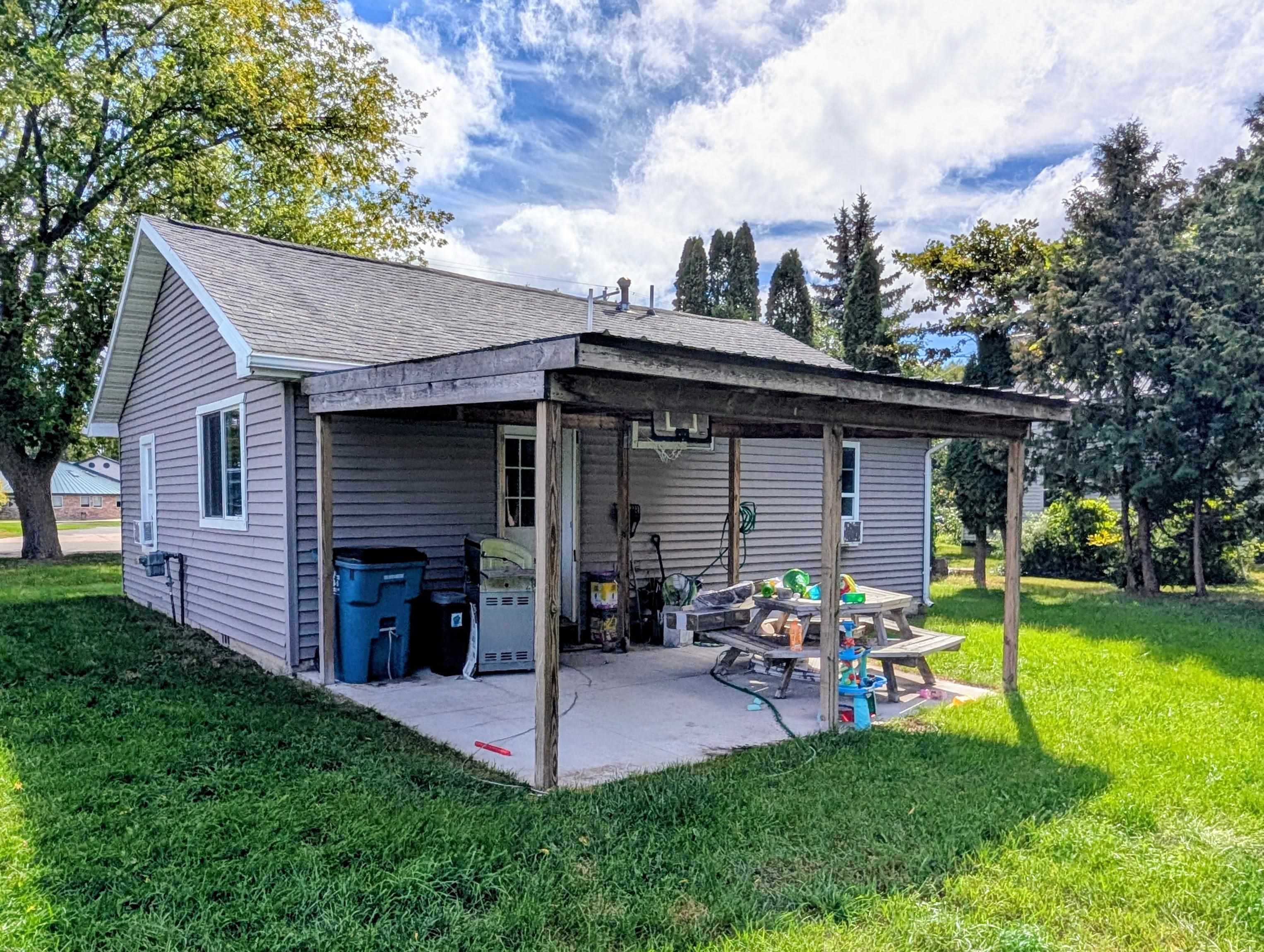 Photo 2 of Single family home for sale at 233 N Mackinaw Rd, Au Gres, MI 48703 | MLS# 77080074267 | Listing updated on 2026-10-06