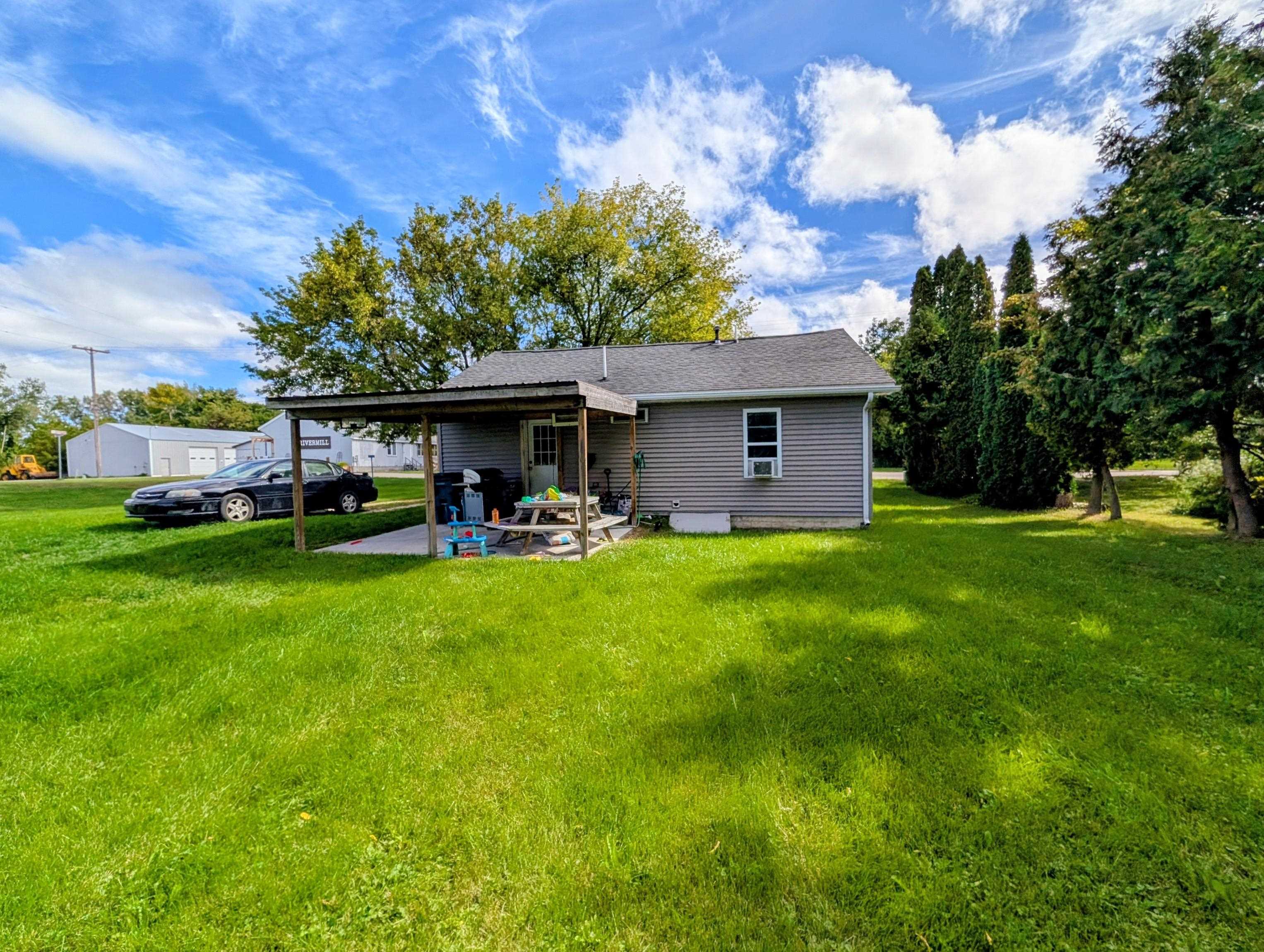 Photo 4 of Single family home for sale at 233 N Mackinaw Rd, Au Gres, MI 48703 | MLS# 77080074267 | Listing updated on 2026-10-06