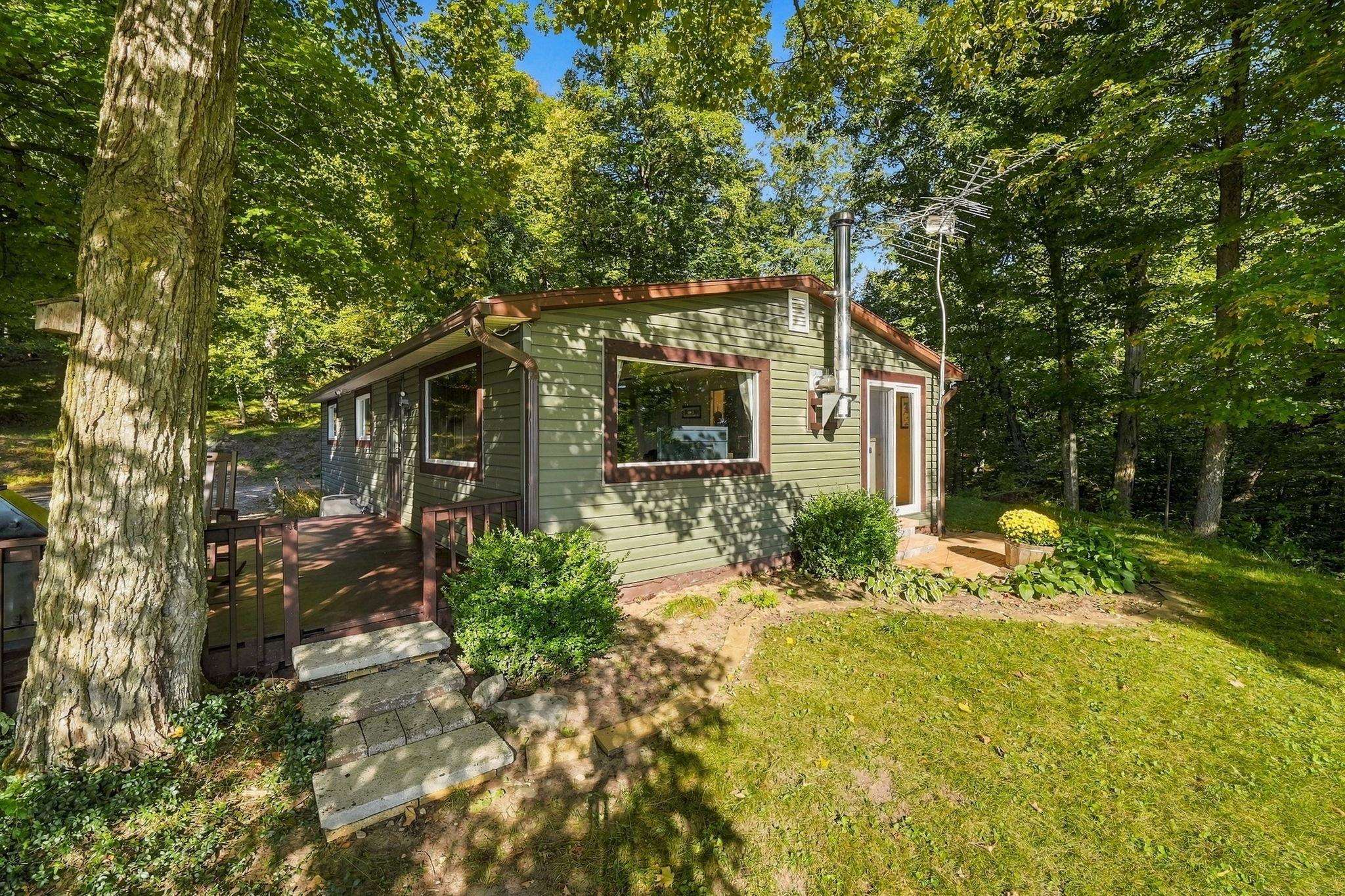 Photo 2 of Single family home for sale at 8280 S Vineyard Dr, Cedar, MI 49621 | MLS# 78080074278 | Listing updated on 2026-10-06