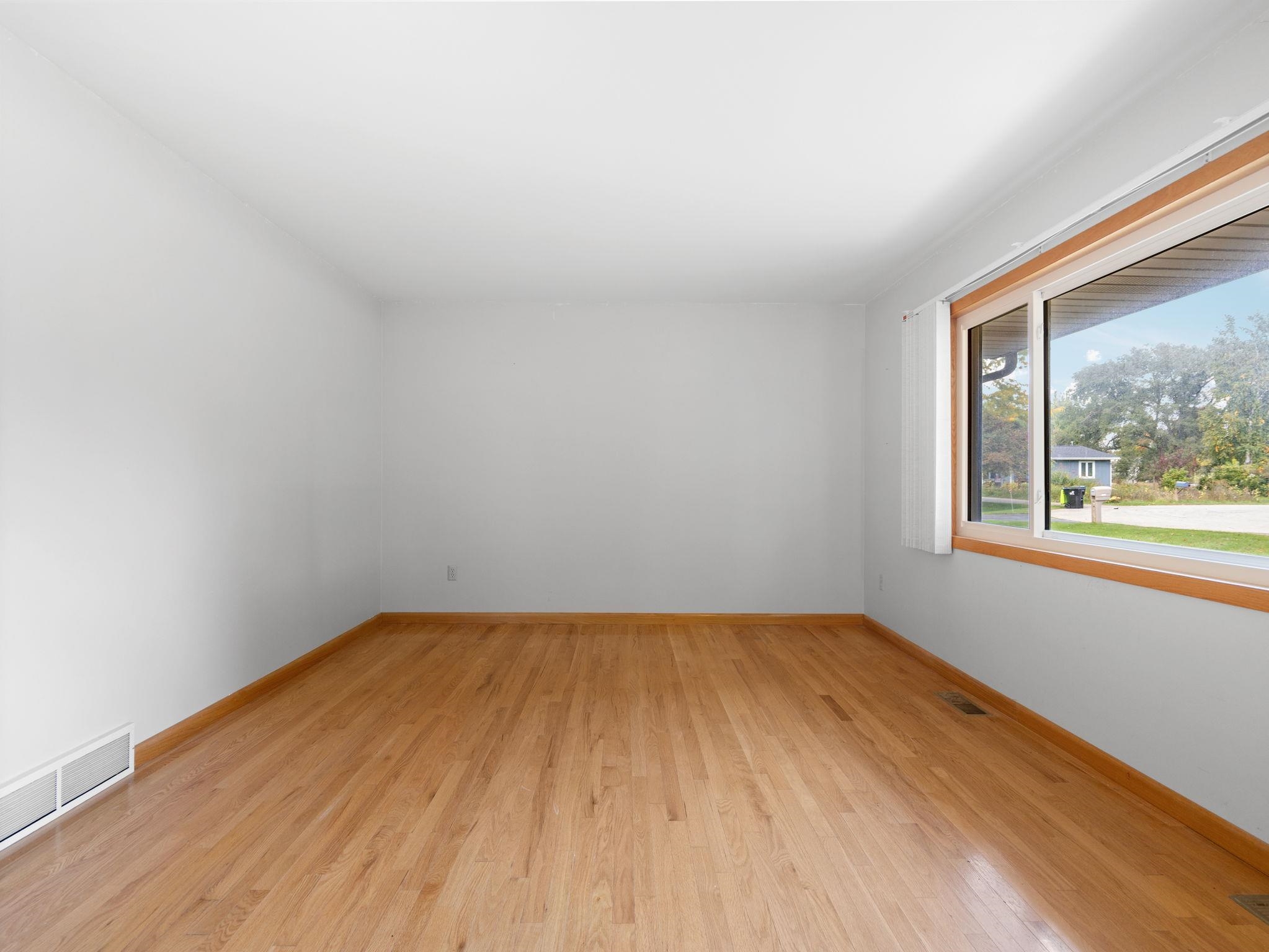 Photo 4 of Single family home for sale at 5949 Donna Ct, Traverse City, MI 49685 | MLS# 78080074282 | Listing updated on 2026-10-06