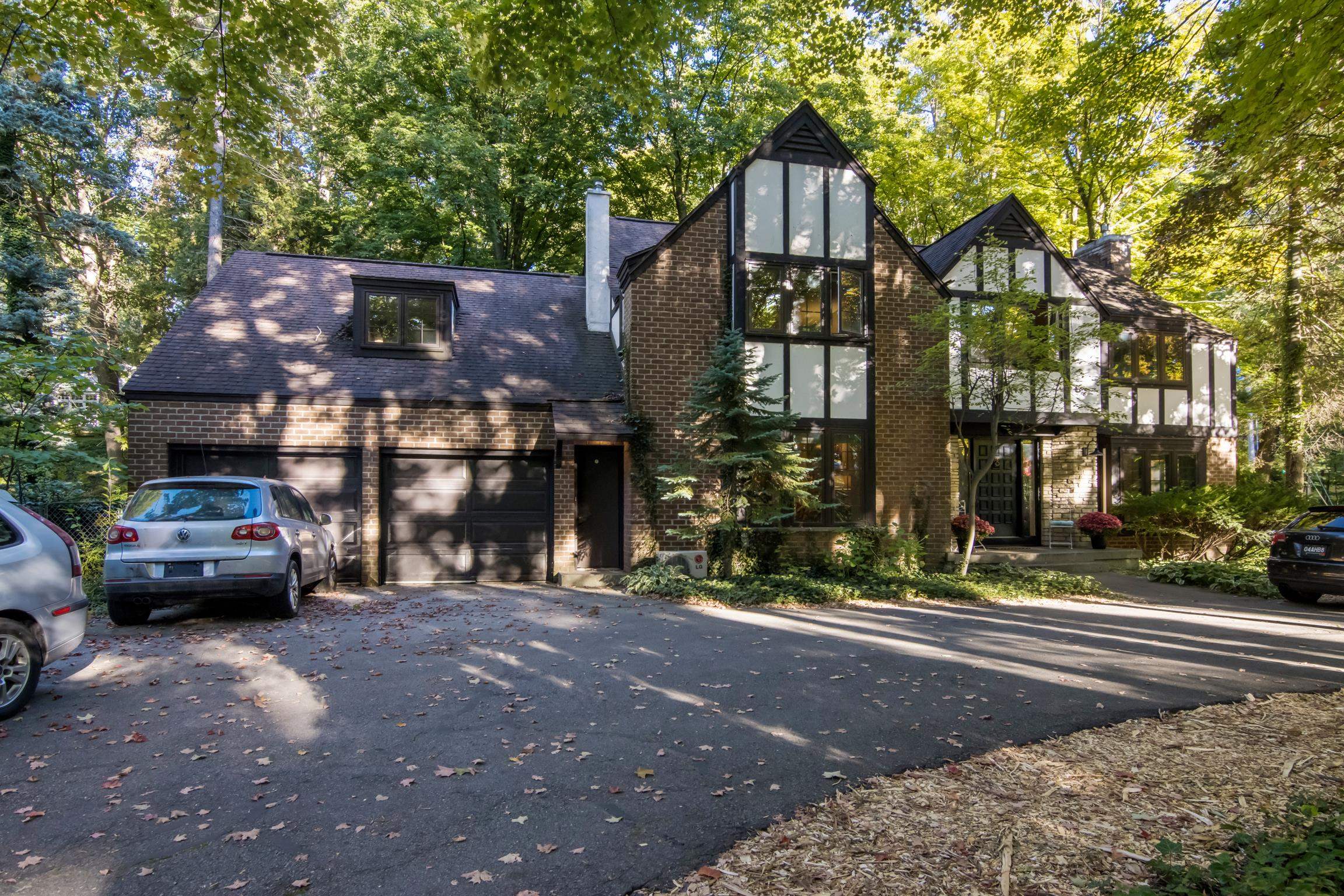 Photo 1 of Single family home for sale at 1302 Peninsula Dr, Traverse City, MI 49686 | MLS# 78080074284 | Listing updated on 2026-10-07
