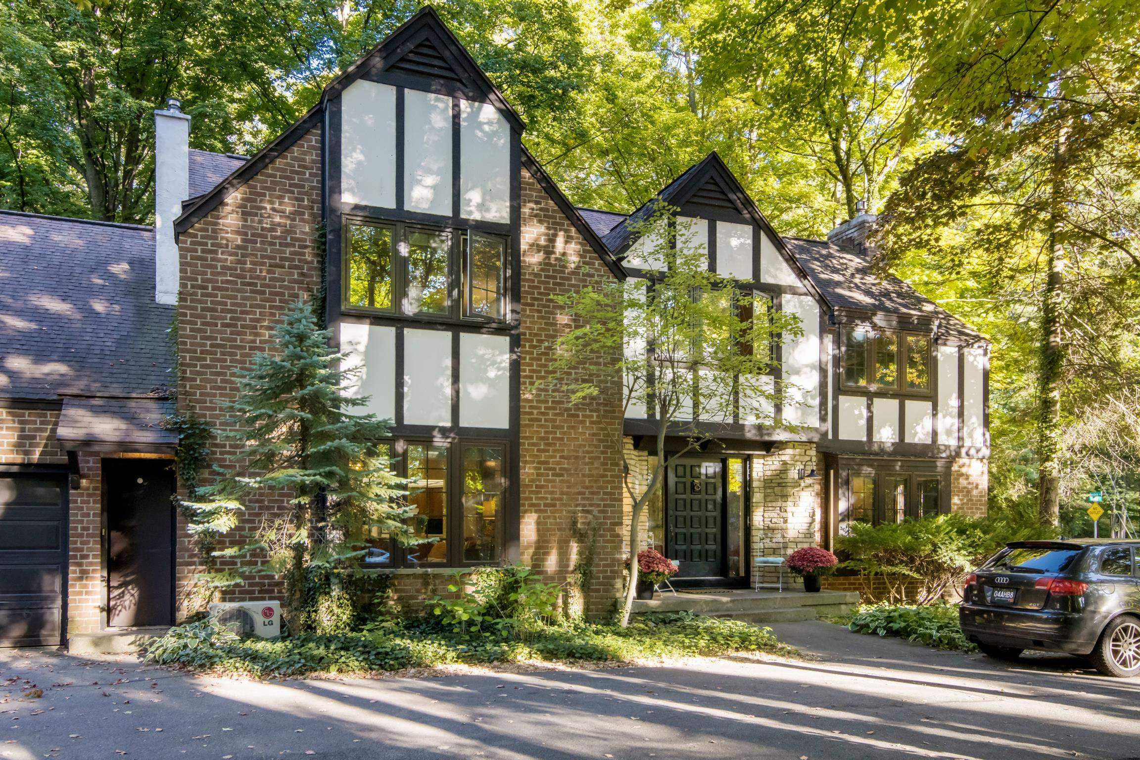 Photo 2 of Single family home for sale at 1302 Peninsula Dr, Traverse City, MI 49686 | MLS# 78080074284 | Listing updated on 2026-10-07
