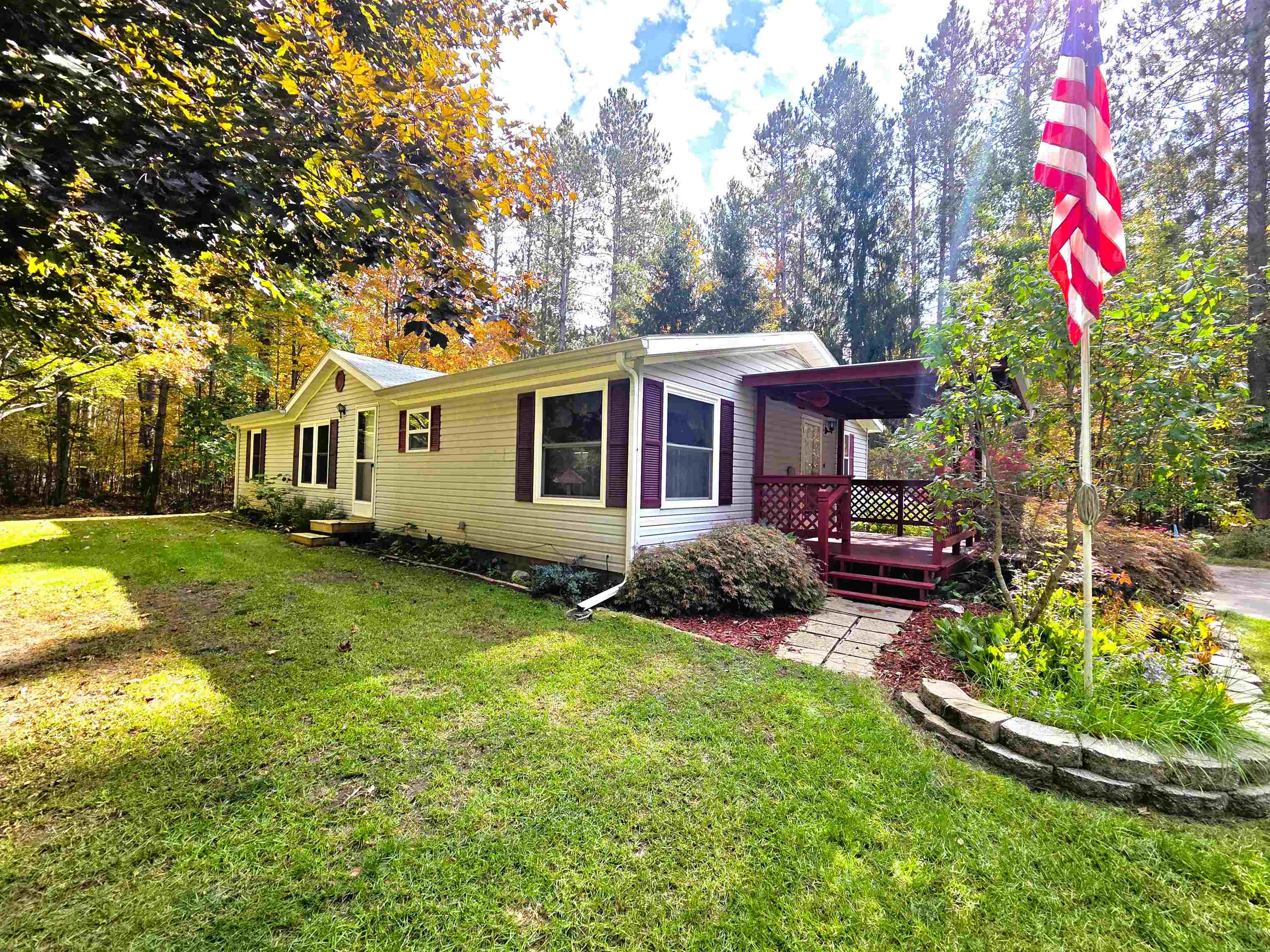 Photo 2 of Single family home for sale at 1990 Winegars Rd, Gladwin, MI 48624 | MLS# 79080074299 | Listing updated on 2026-10-07