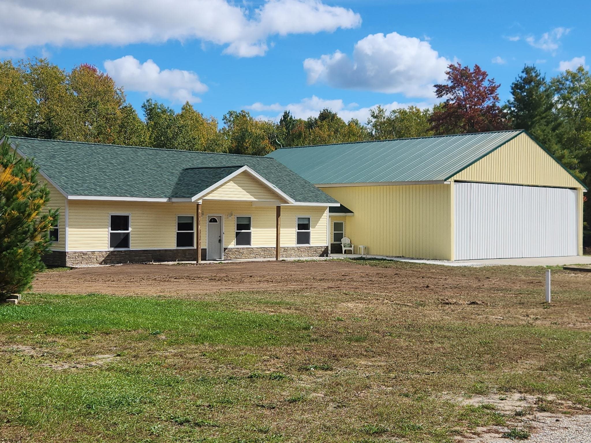 Photo 1 of Single family home for sale at 1425 S Taxiway Charlie, Lake City, MI 49651 | MLS# 78080074313 | Listing updated on 2026-10-07