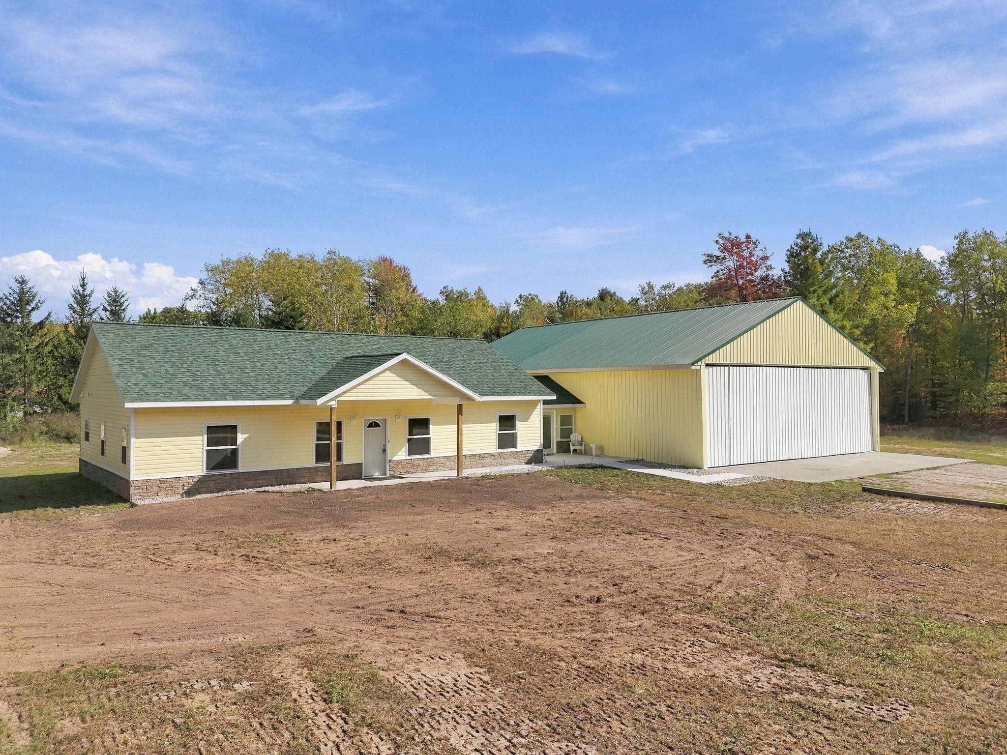 Photo 2 of Single family home for sale at 1425 S Taxiway Charlie, Lake City, MI 49651 | MLS# 78080074313 | Listing updated on 2026-10-07