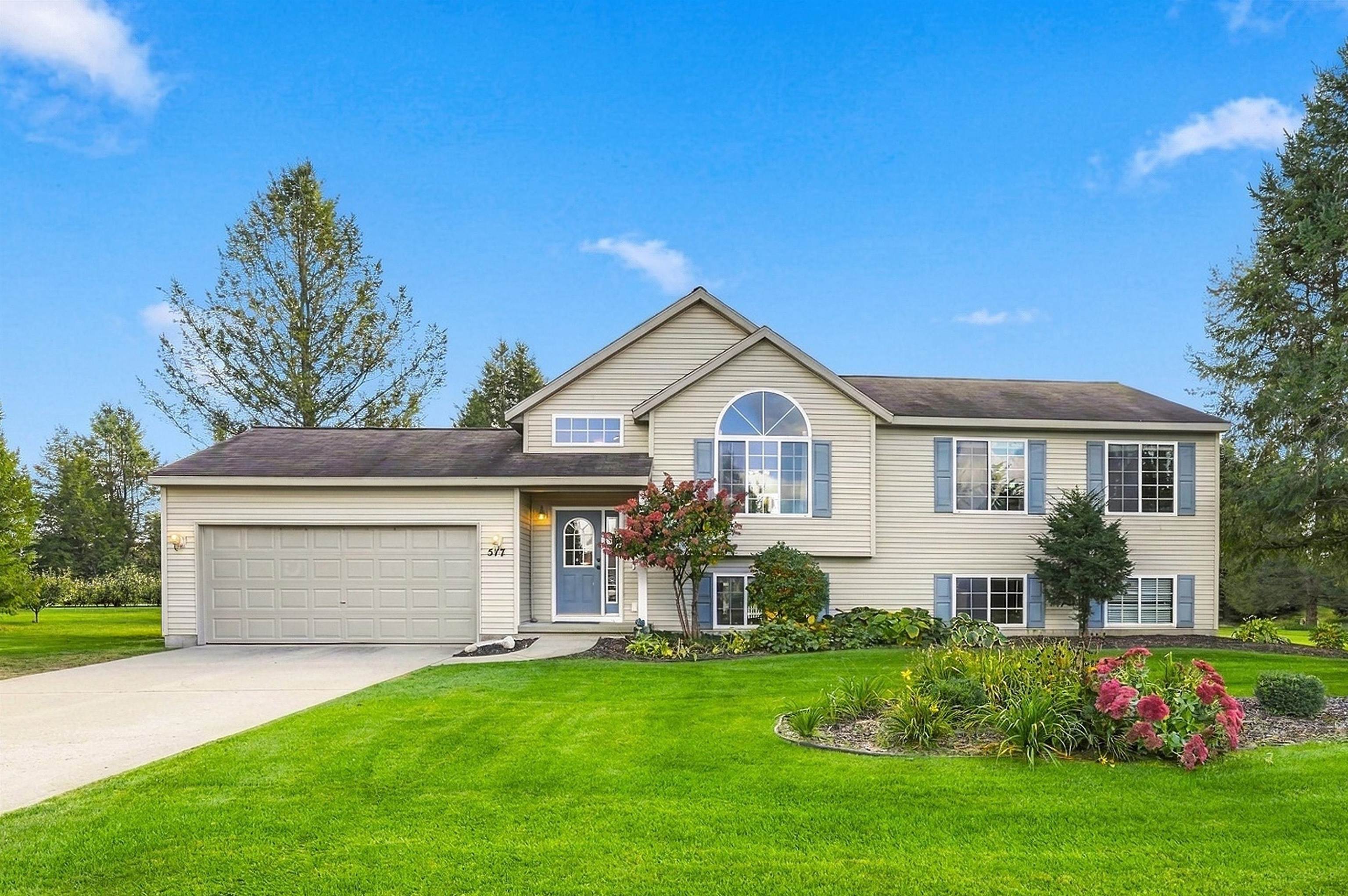 Photo 1 of Single family home for sale at 577 Strohm Rd, Traverse City, MI 49696 | MLS# 78080074316 | Listing updated on 2026-10-07
