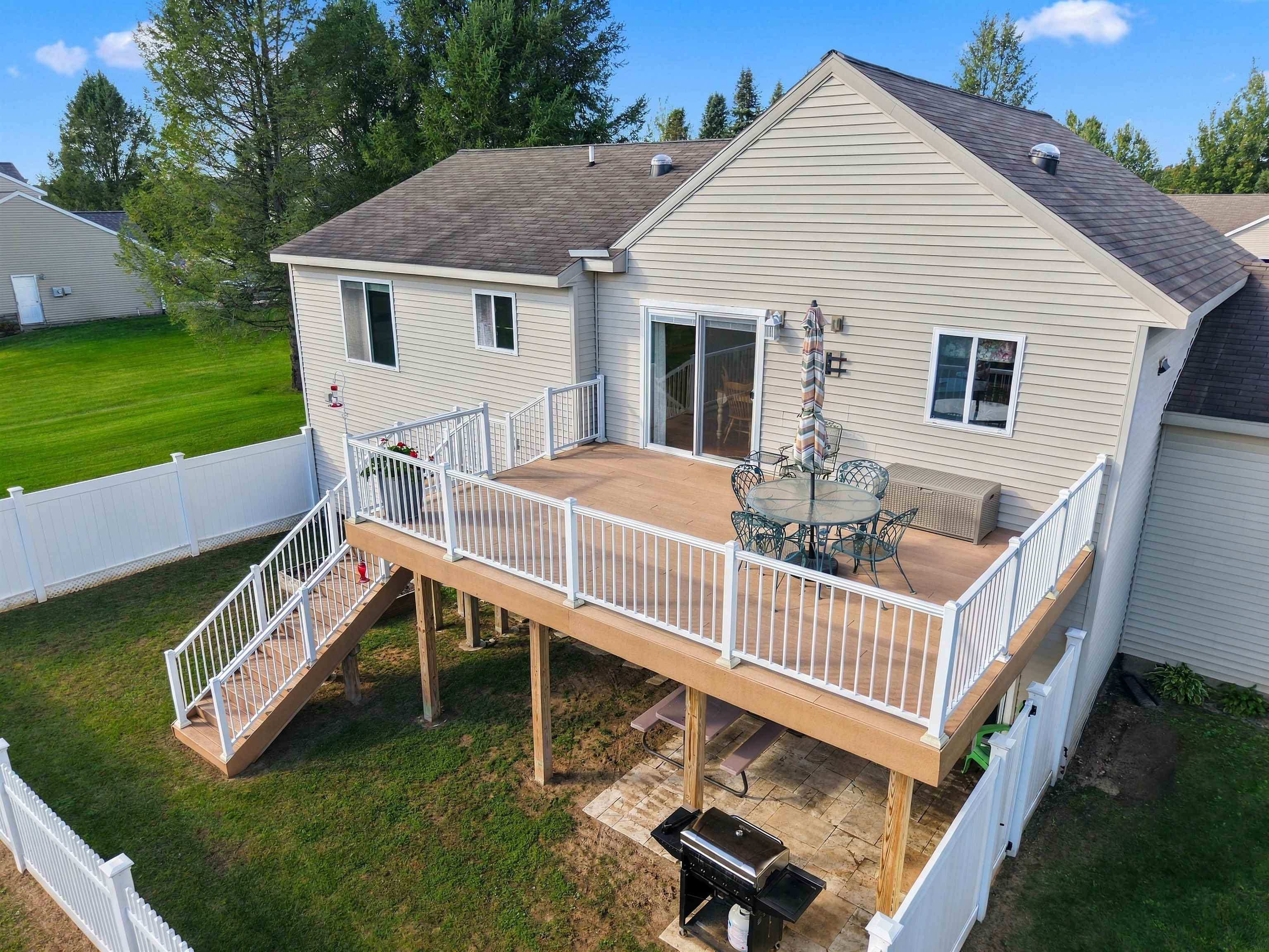Photo 2 of Single family home for sale at 577 Strohm Rd, Traverse City, MI 49696 | MLS# 78080074316 | Listing updated on 2026-10-07