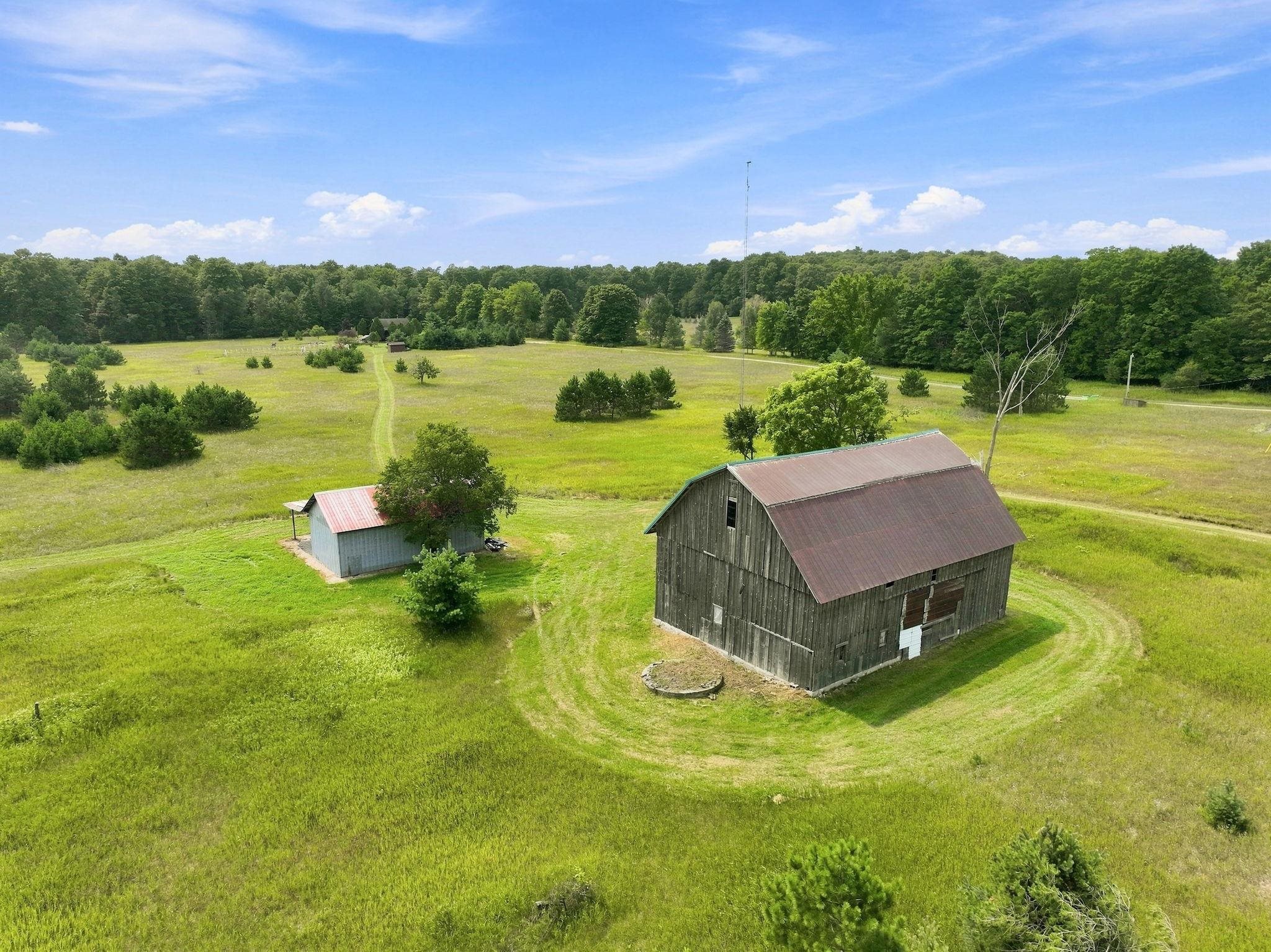 Photo 2 of Single family home for sale at 10515 Fowler Rd, Honor, MI 49640 | MLS# 78080074333 | Listing updated on 2026-10-08