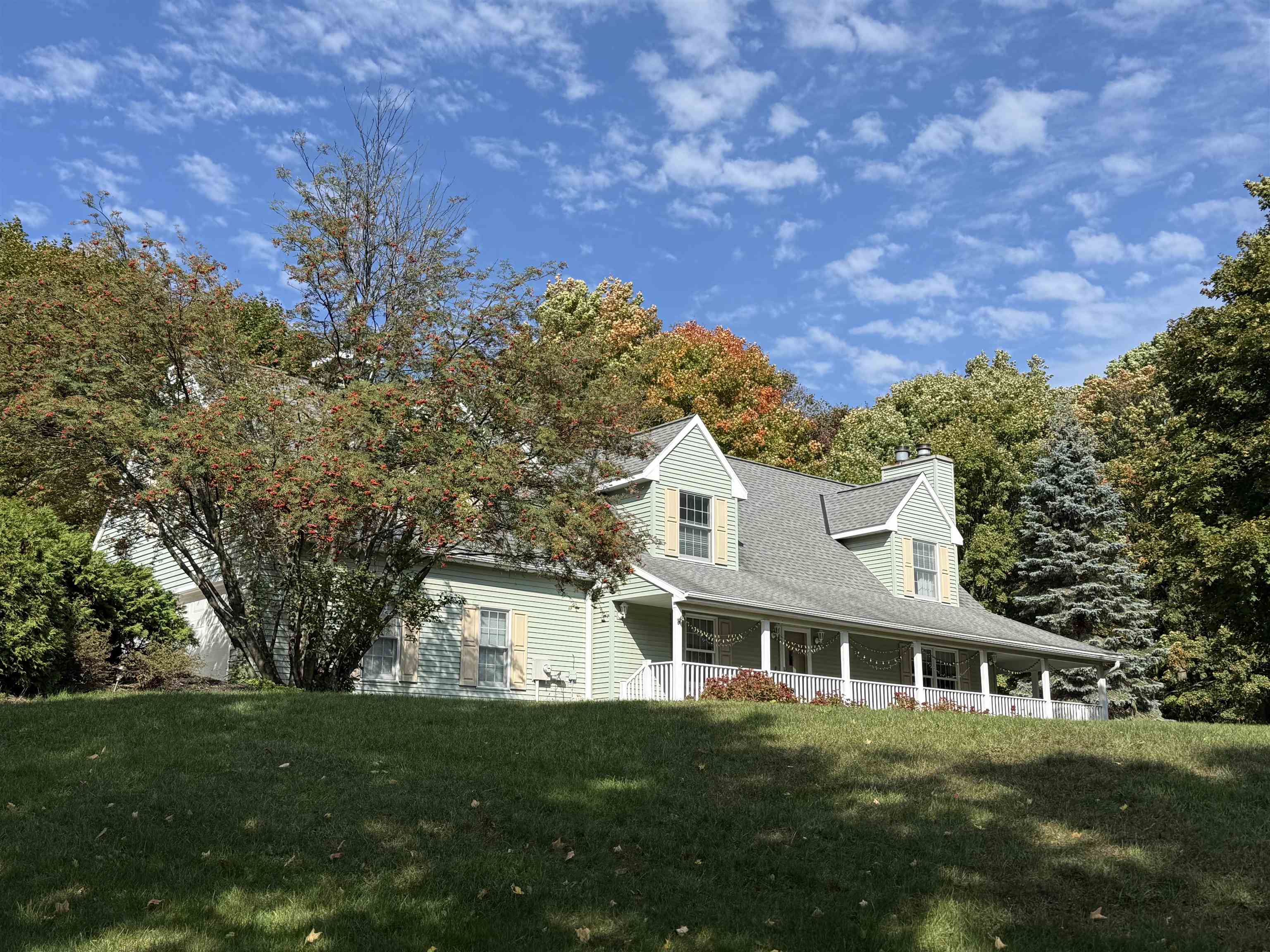 Photo 1 of Single family home for sale at 3215 Silver Farms Ln, Traverse City, MI 49684 | MLS# 78080074346 | Listing updated on 2026-10-08