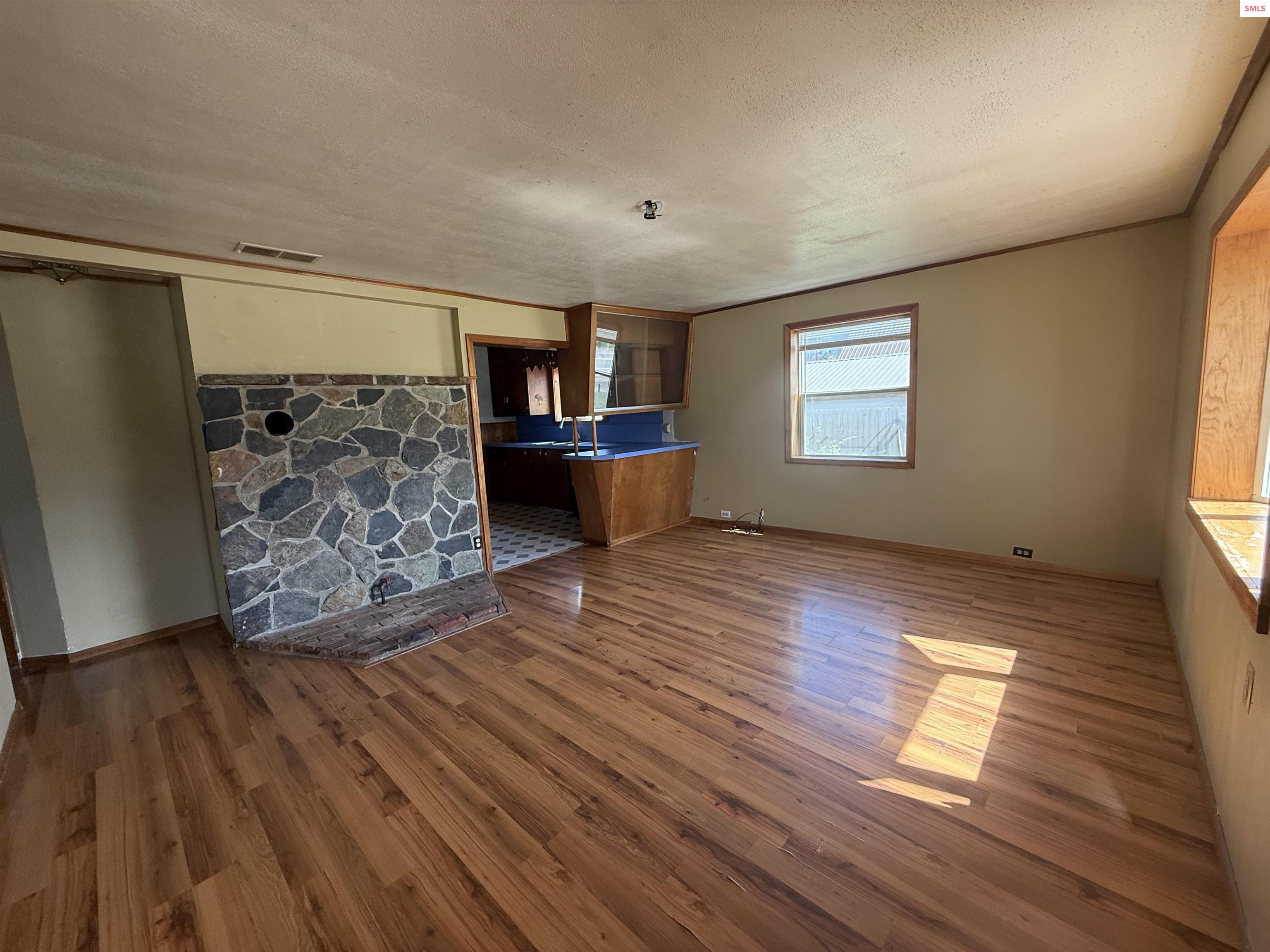 Property photo 2 for 116 4th Ave