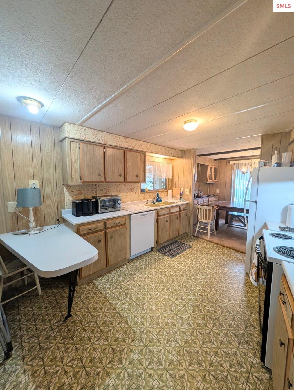 Property photo 3 for 968 Roosevelt Rd