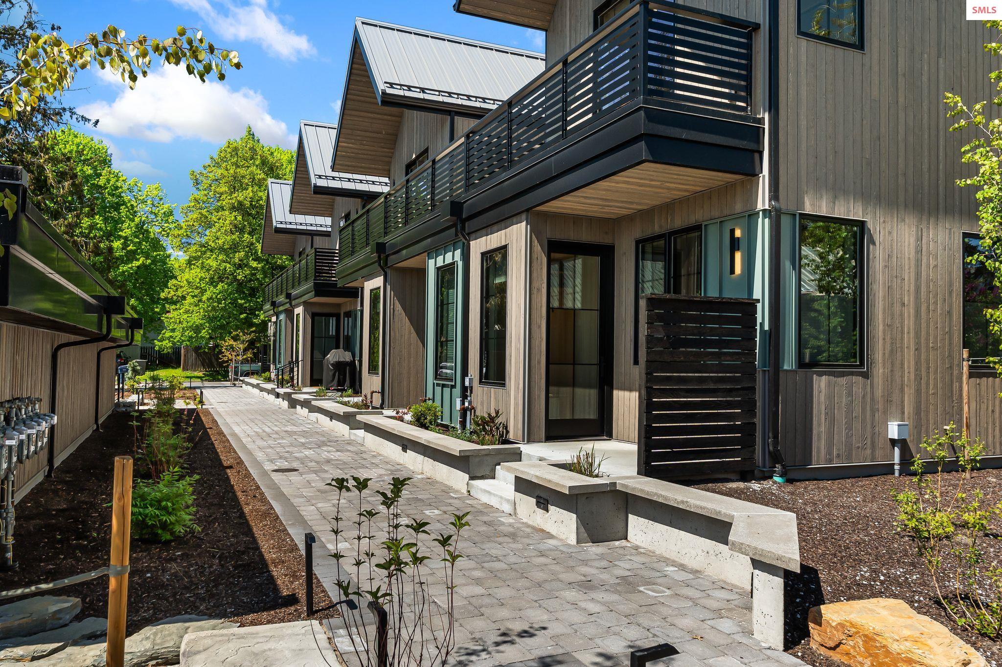 215 W Lake St