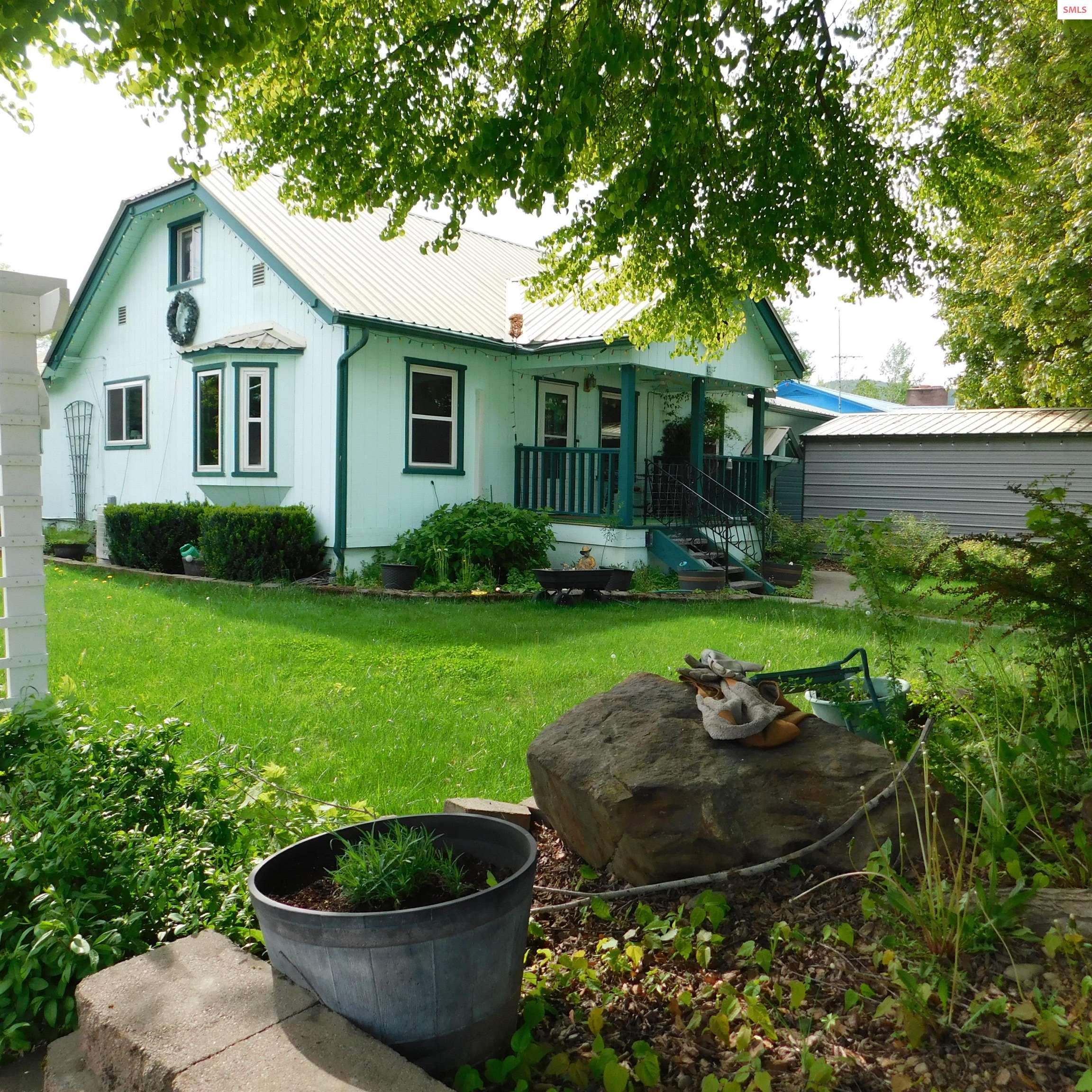 Front exterior of 81 Cedar St
