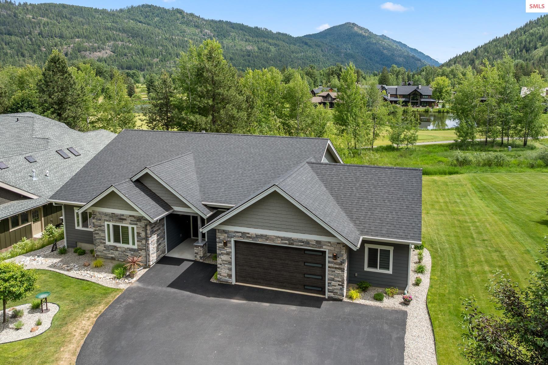 Front exterior of 125 Golfview Ln