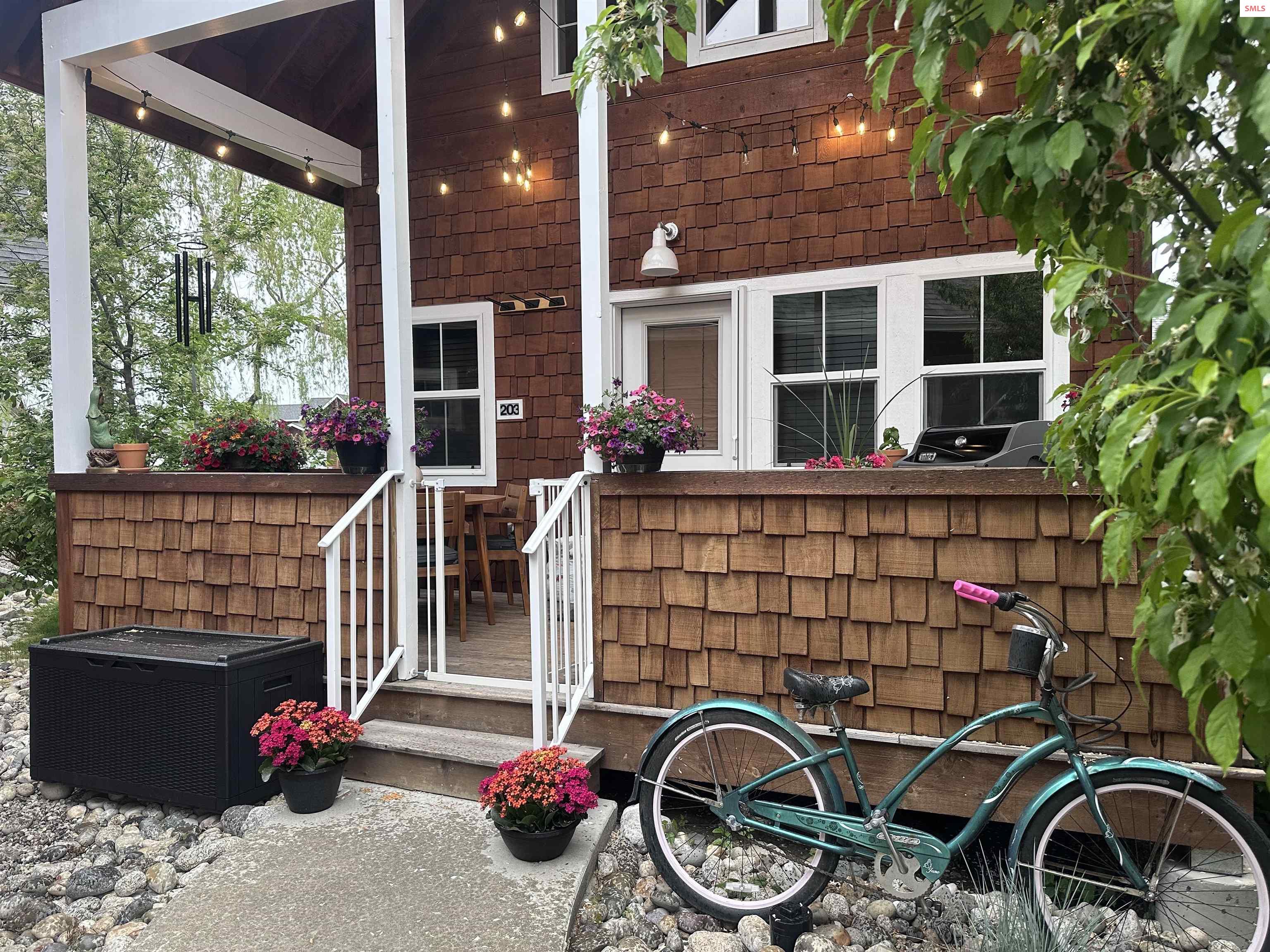 Front exterior of 203 Pomrankey Lane