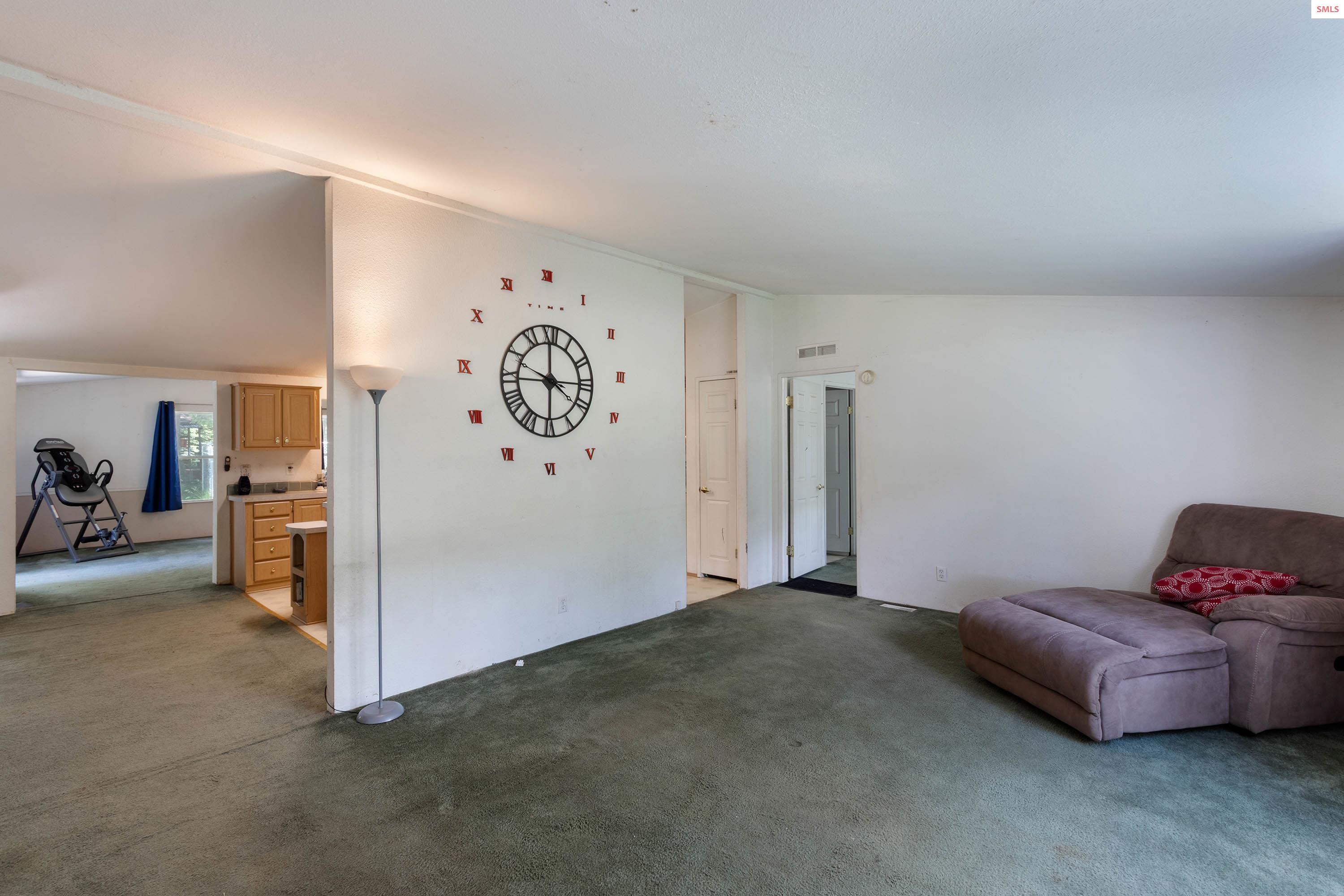 Property photo 3 for 2 Rose Woods Ln