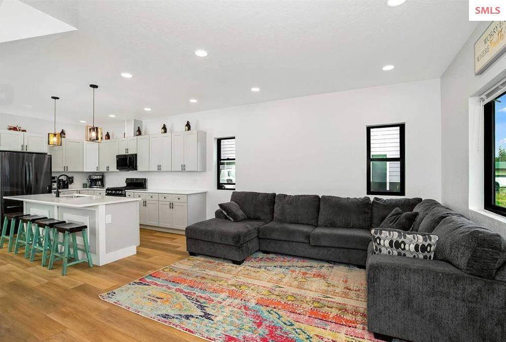 Property photo 3 for 140 Carnelian Ave