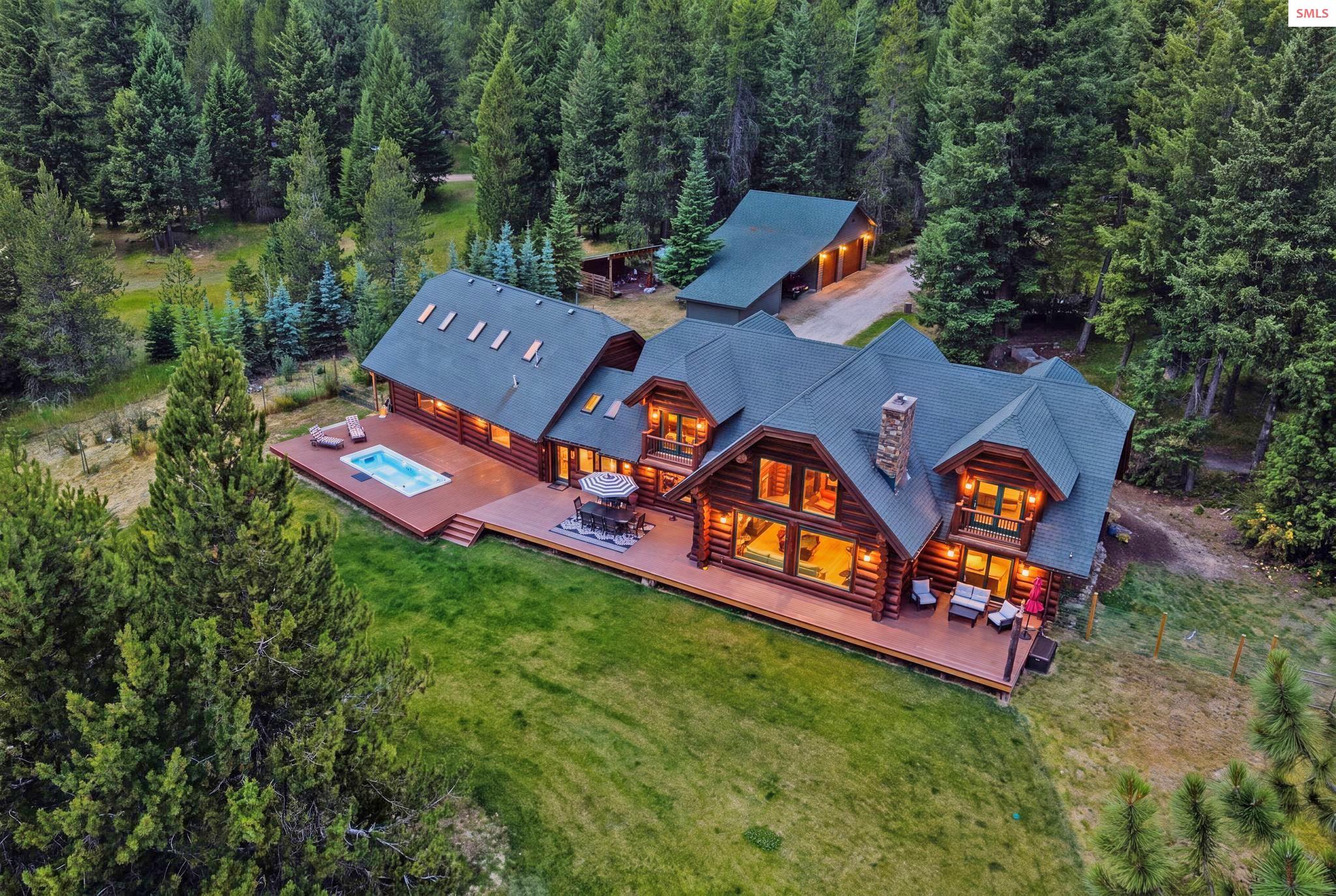 Front exterior of 532 Meadowview Dr