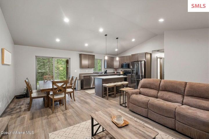 Property photo 3 for 12053 Dufort