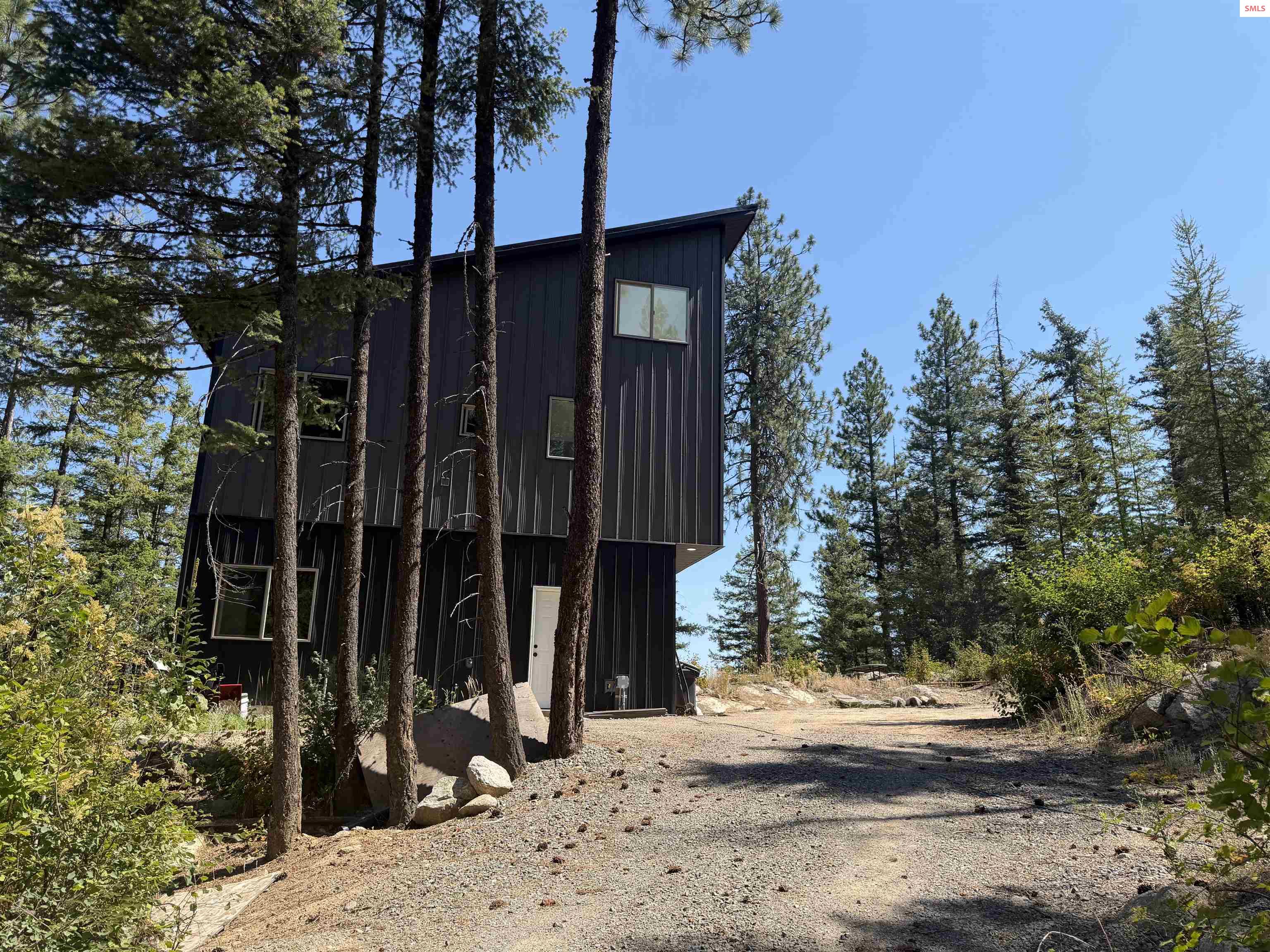 Front exterior of 787 Delaney Dr.