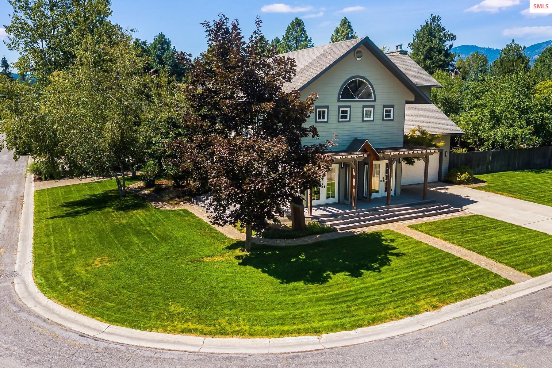 Front exterior of 2002 Janelle Way