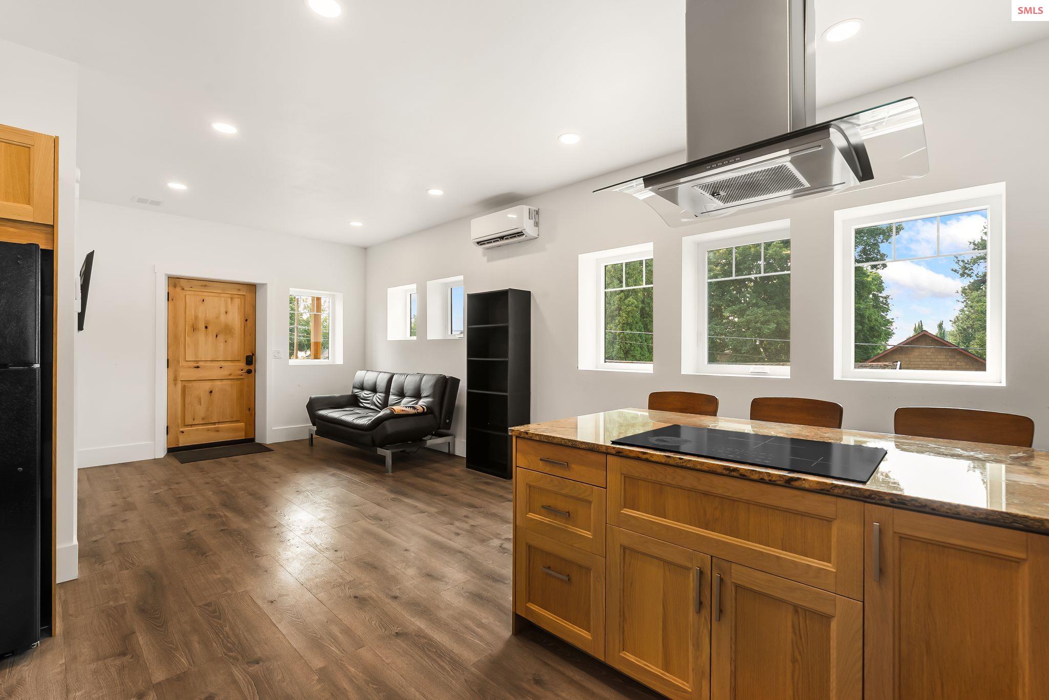 Property photo 3 for 905 Pine St