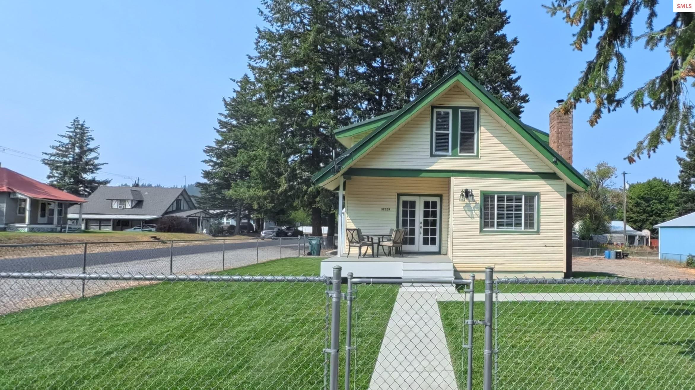 Front exterior of 32329 6th Ave