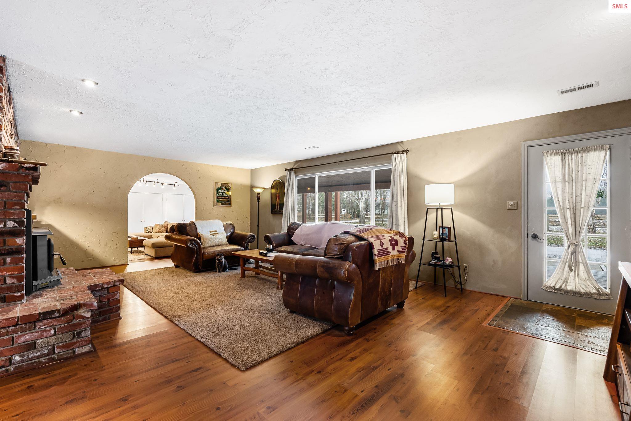 Property photo 3 for 966 Kootenai Rd