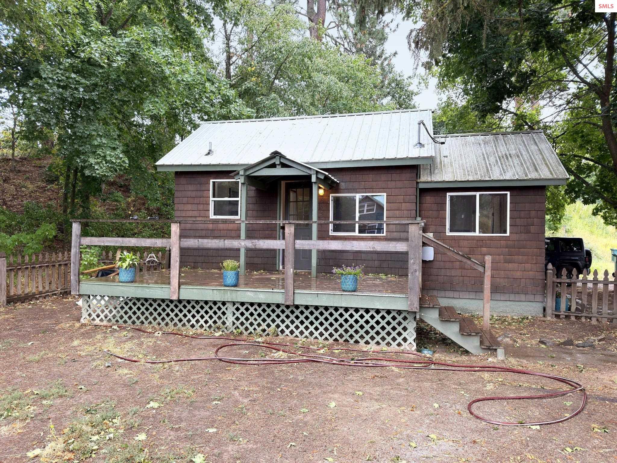 Front exterior of 6552 Jackson