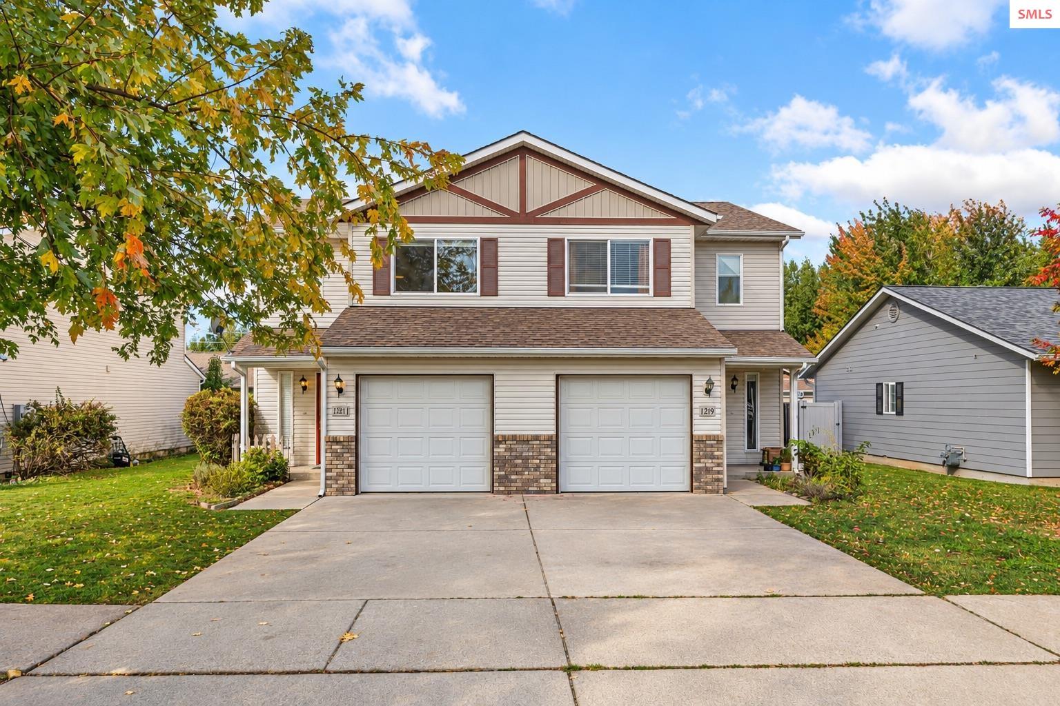 Front exterior of 1219 & 1217 Forsythia Ave