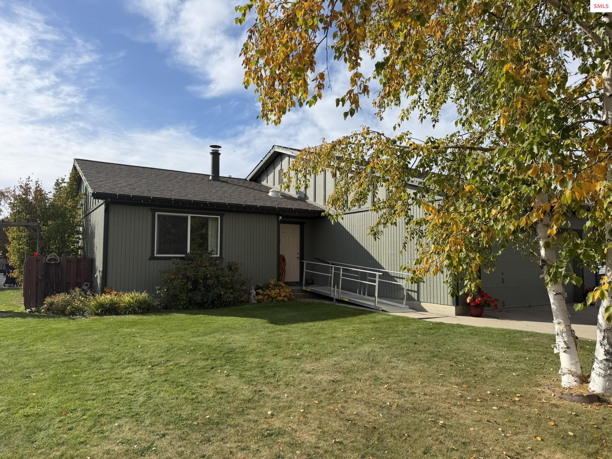 Front exterior of 1717 Poplar