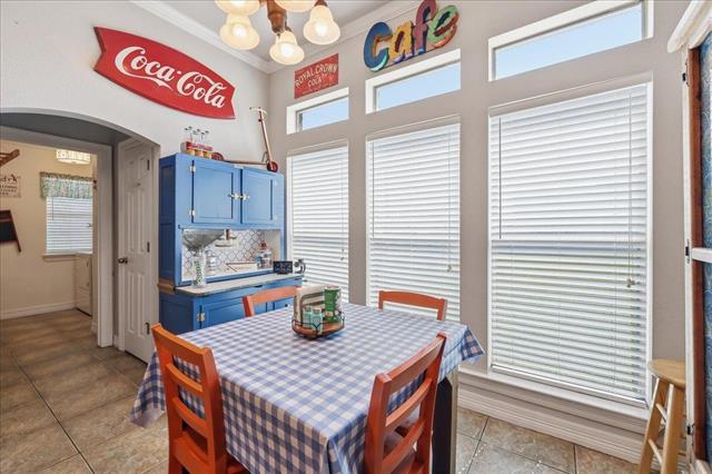 Breakfast nook with retro decor