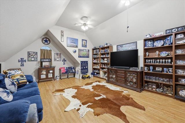 Upstairs bonus room with built-in shelves