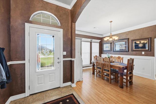Entry foyer with dining area