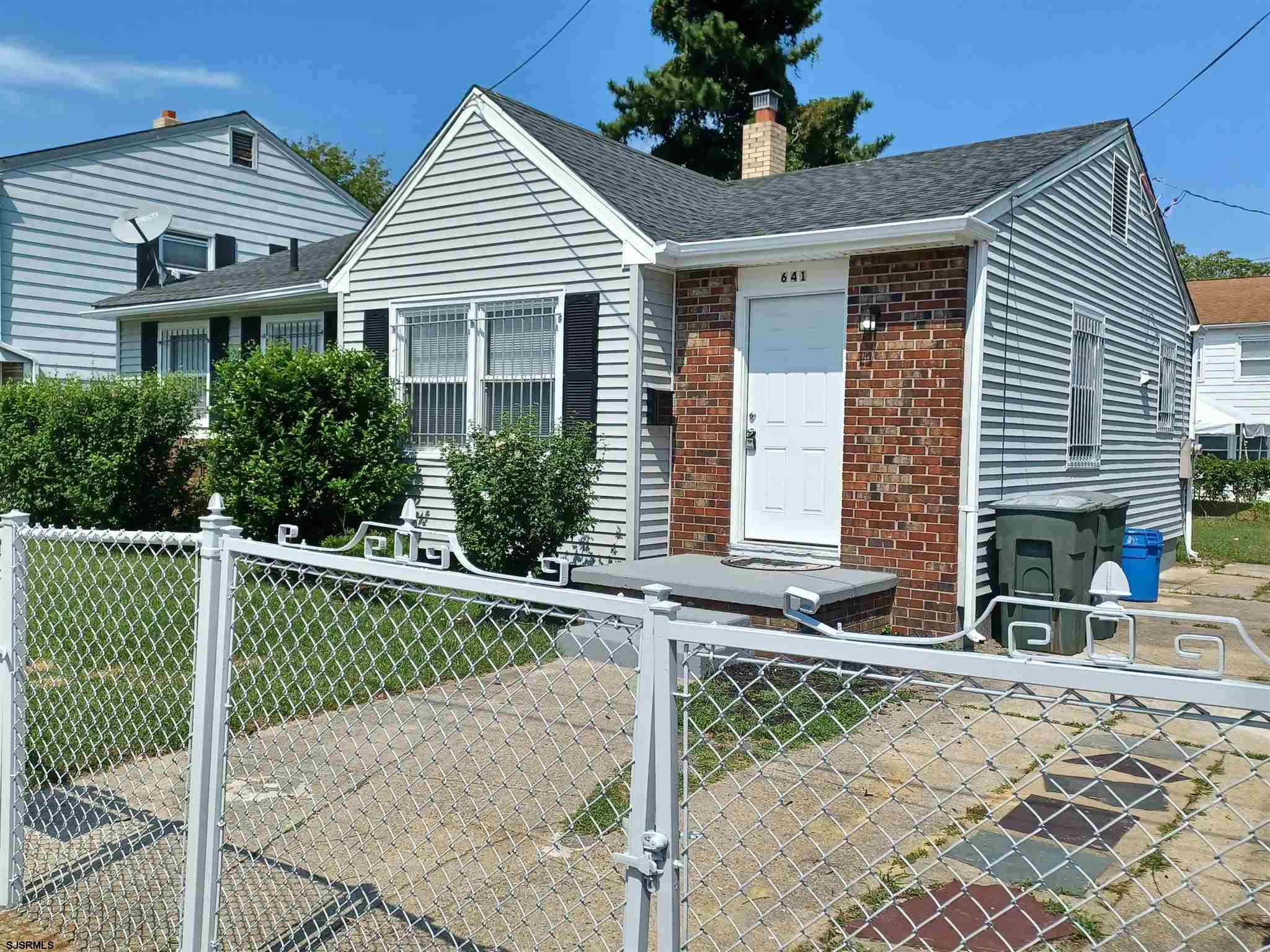 641 Howard Avenue - Picture 1