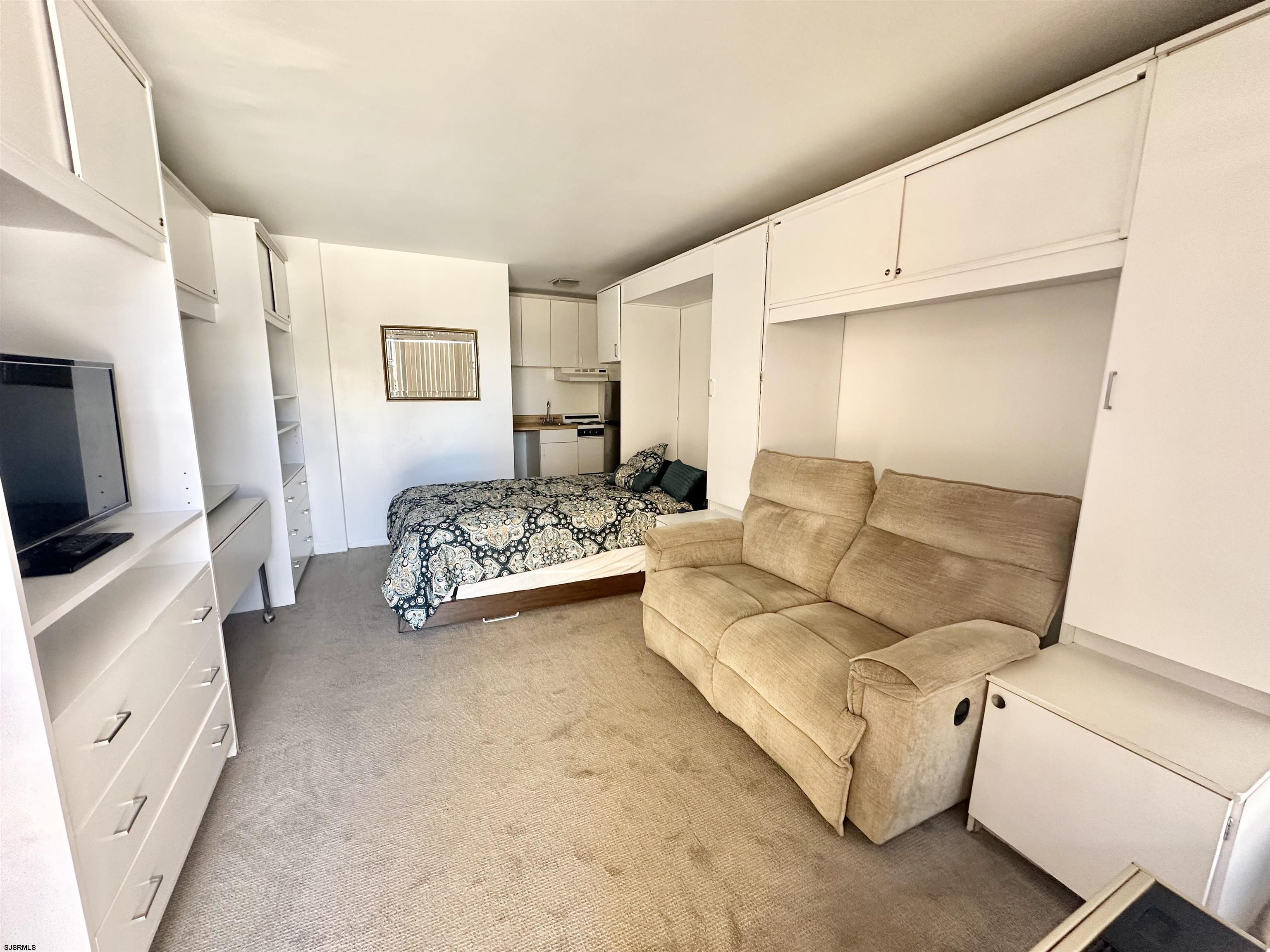 108 S Montpelier Avenue Apt 210 - Picture 3