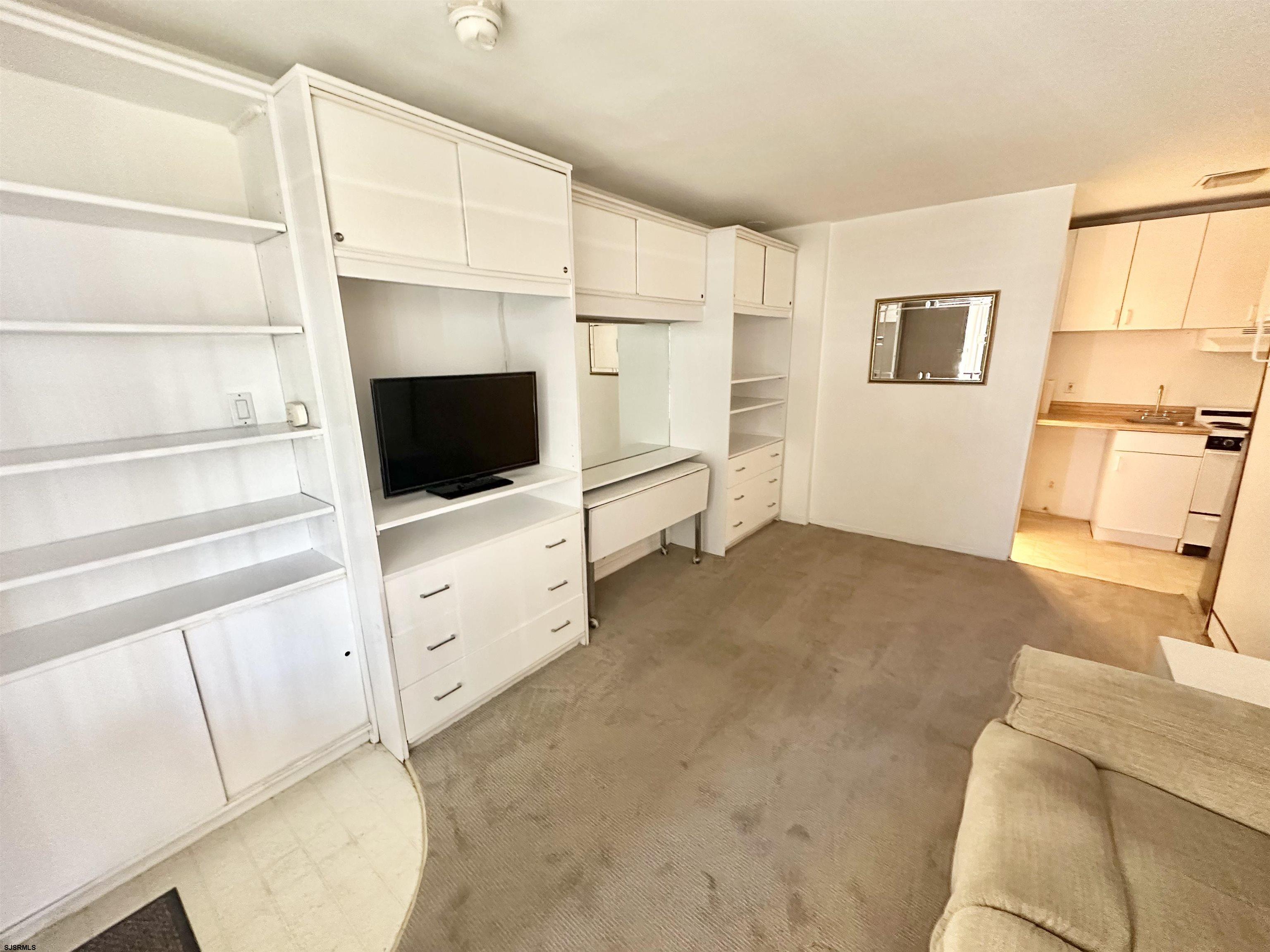 108 S Montpelier Avenue Apt 210 - Picture 4