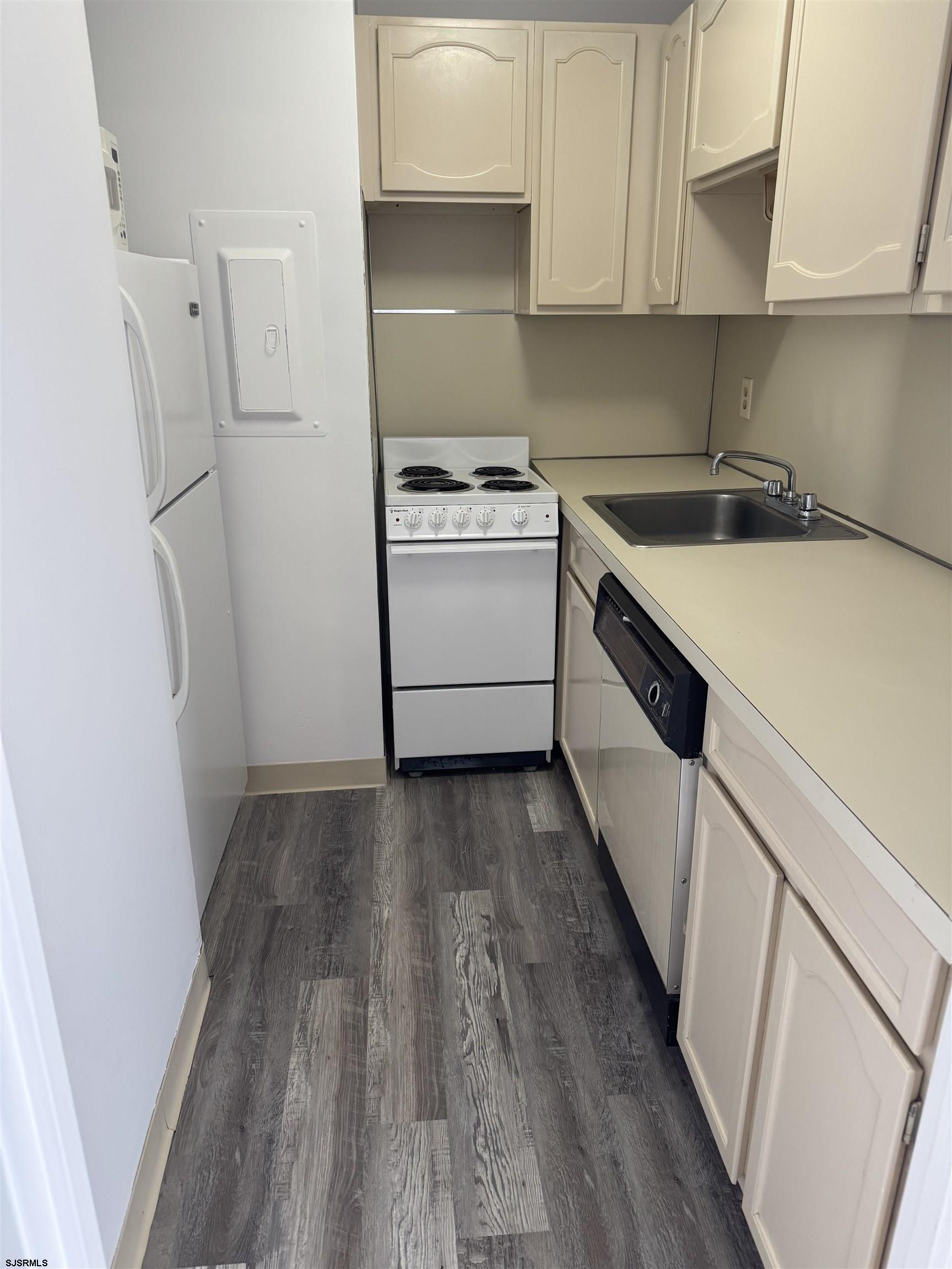 2721 Boardwalk - Picture 2