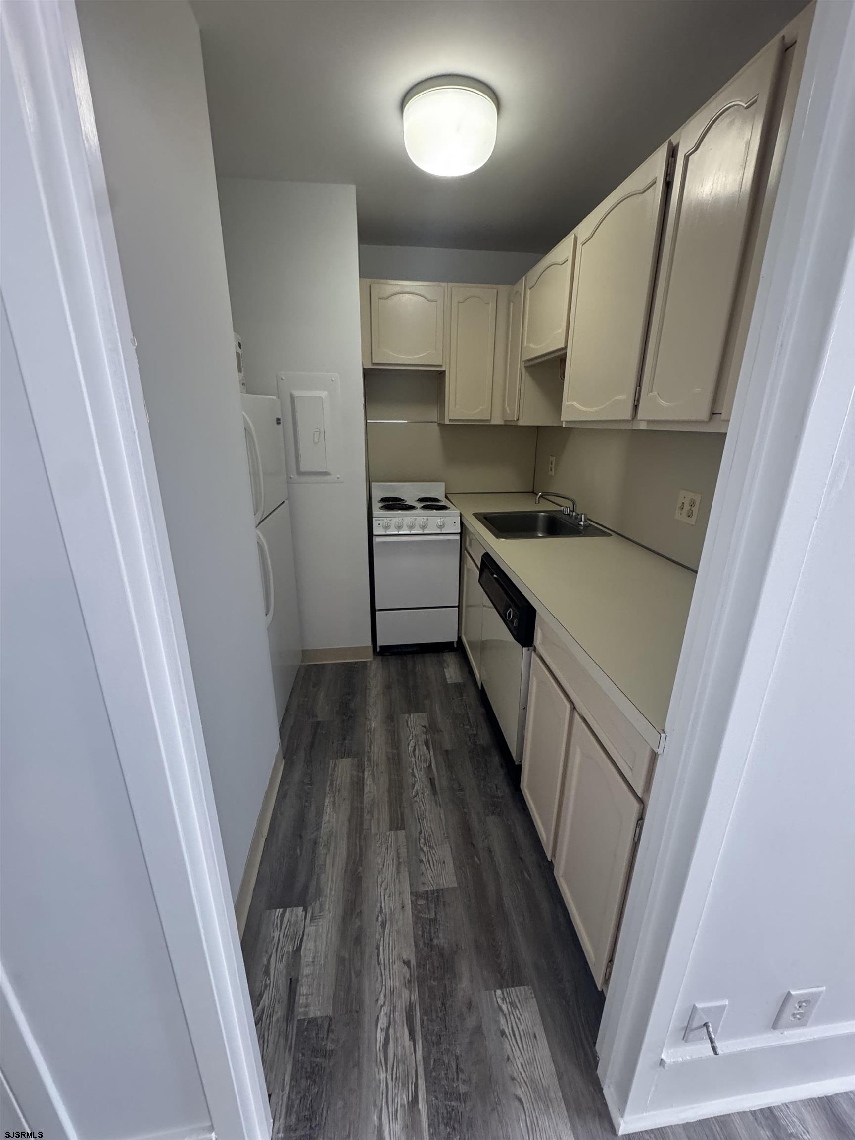 2721 Boardwalk - Picture 3