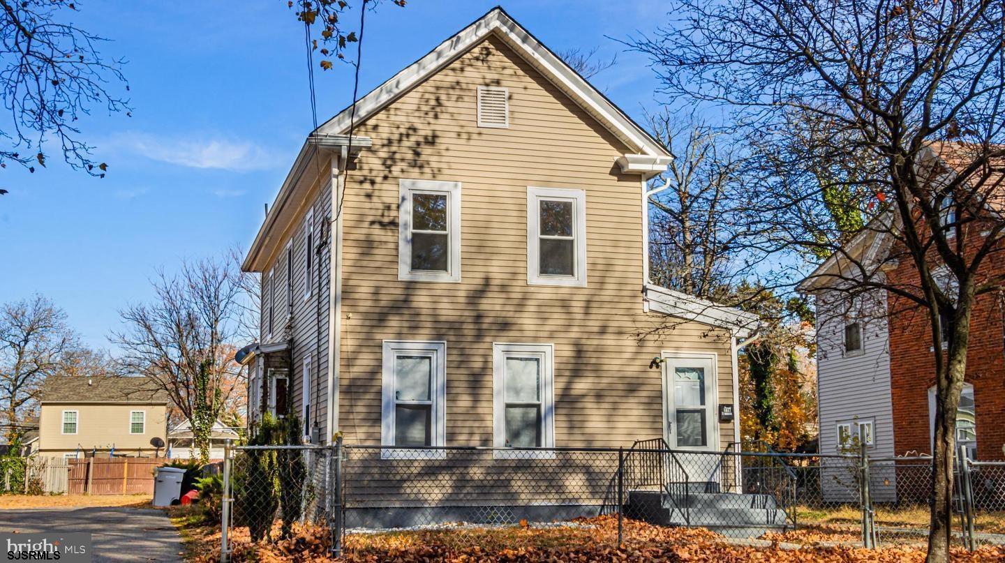 818 E Pear St Street