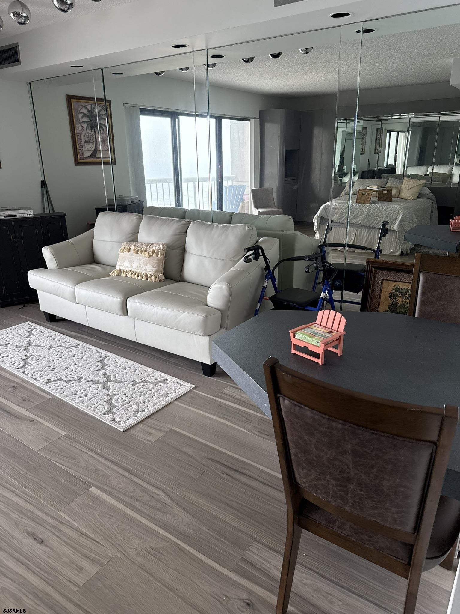 3101 Boardwalk - Picture 3