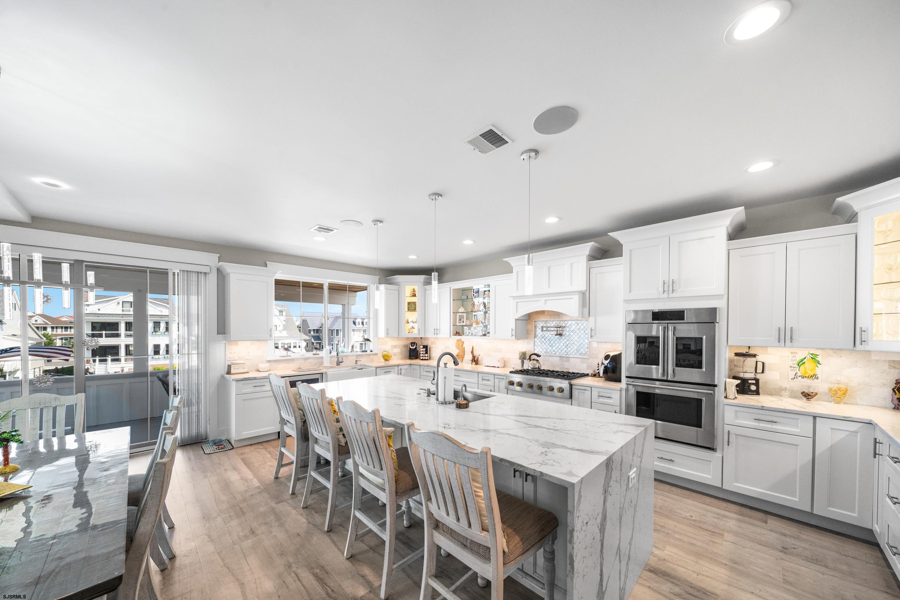 2104 Bay Avenue - Picture 