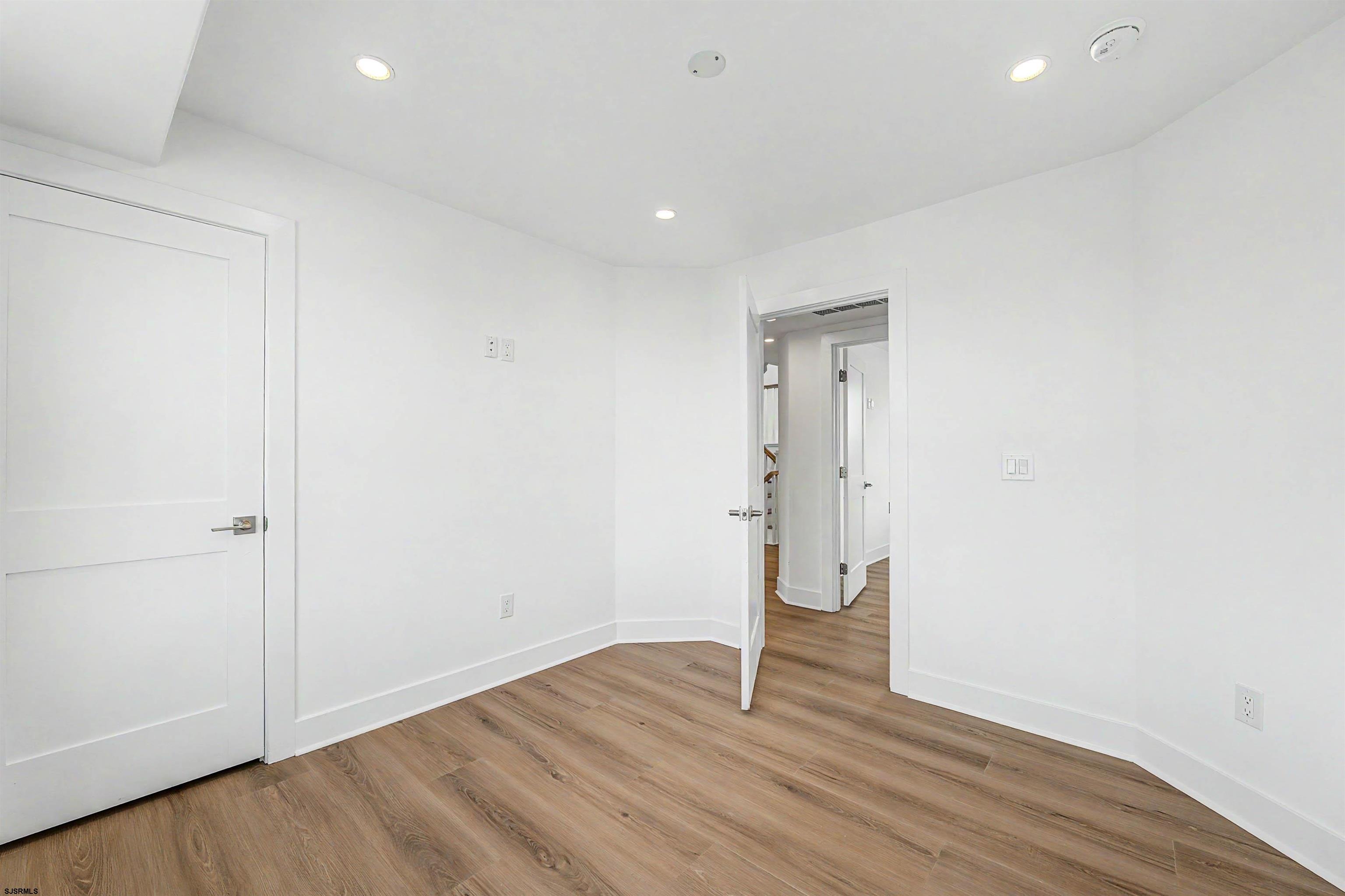 598369 | Photo 24