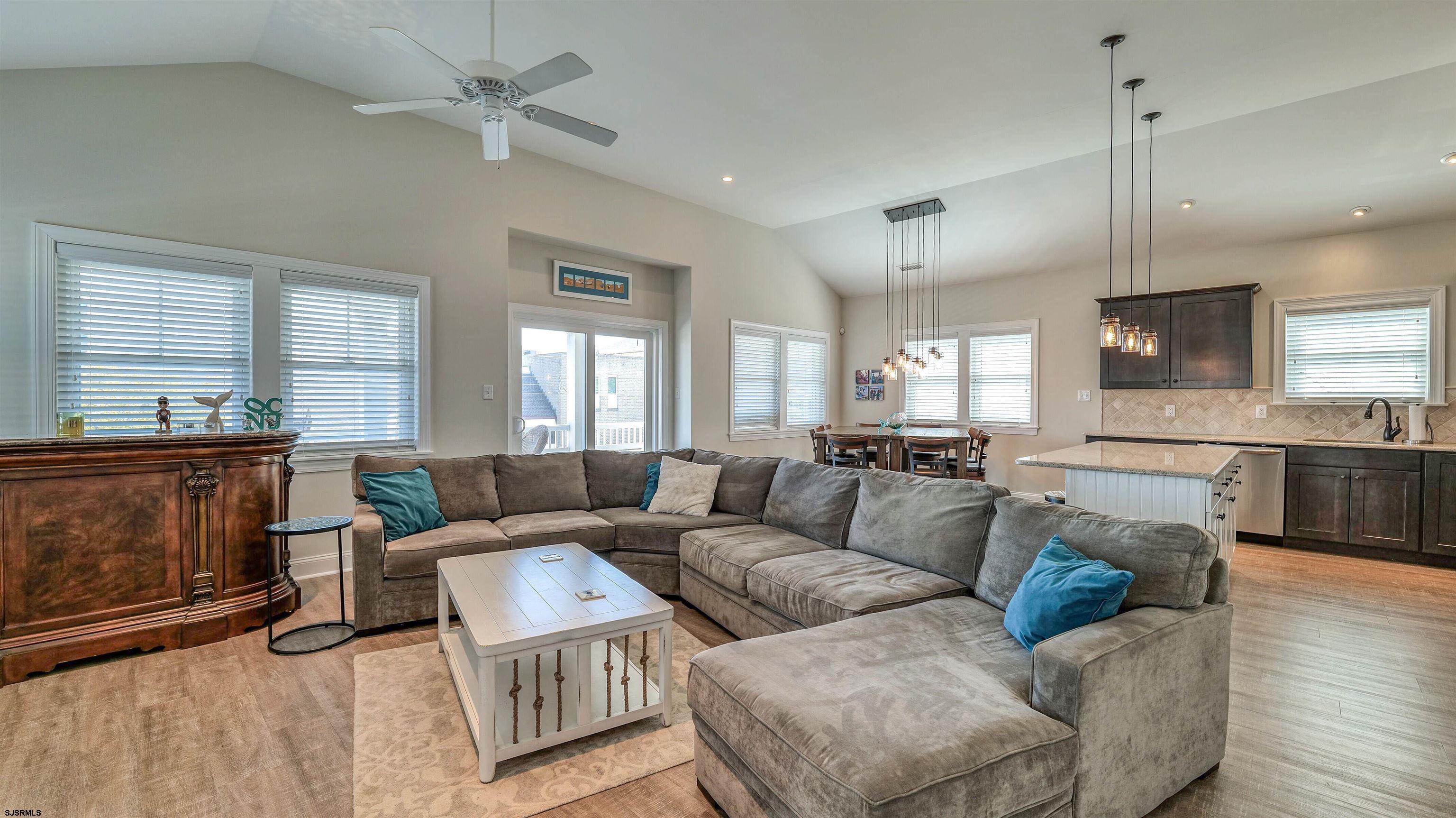 1002 Central Avenue - Picture 