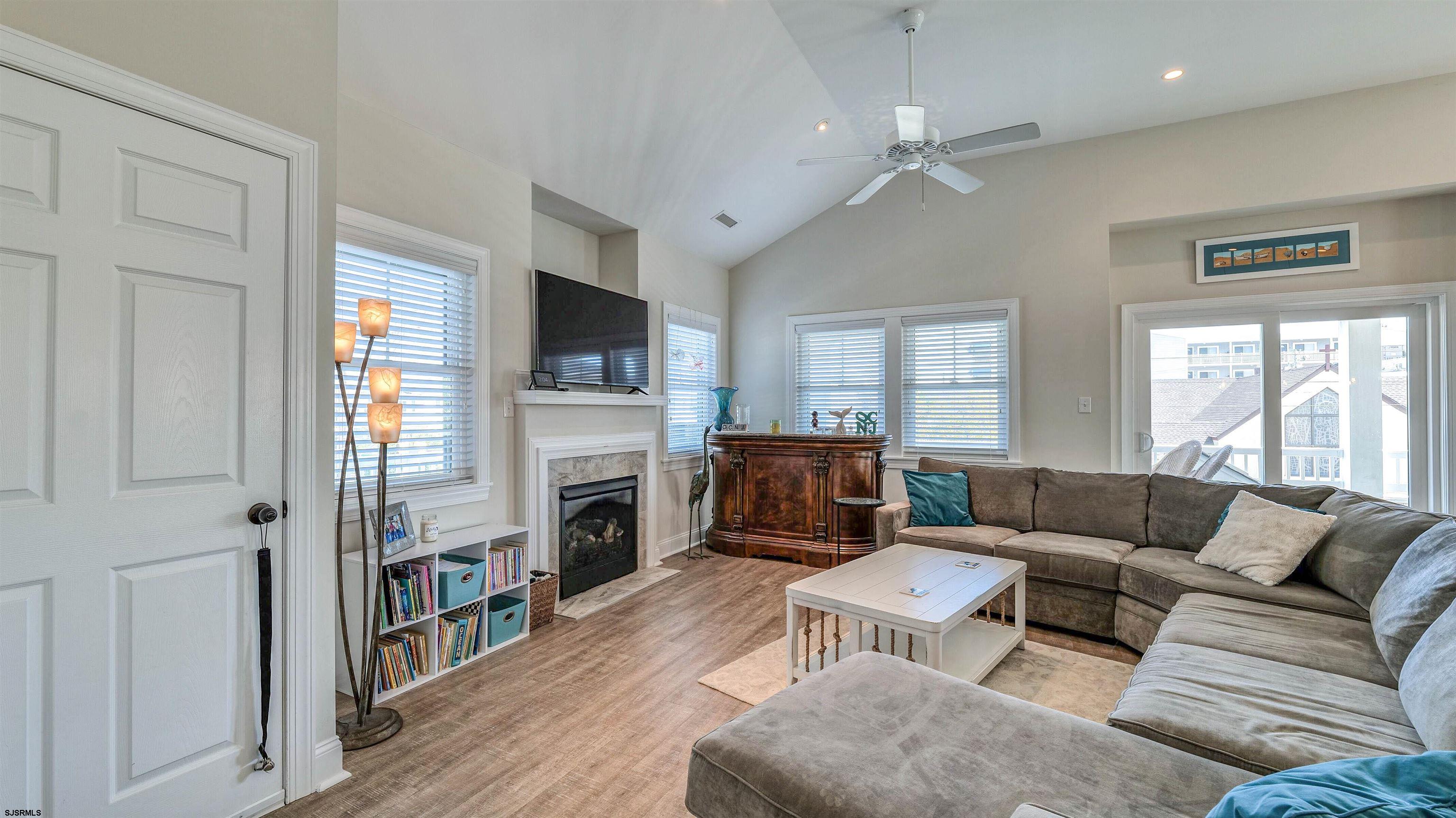 1002 Central Avenue - Picture 